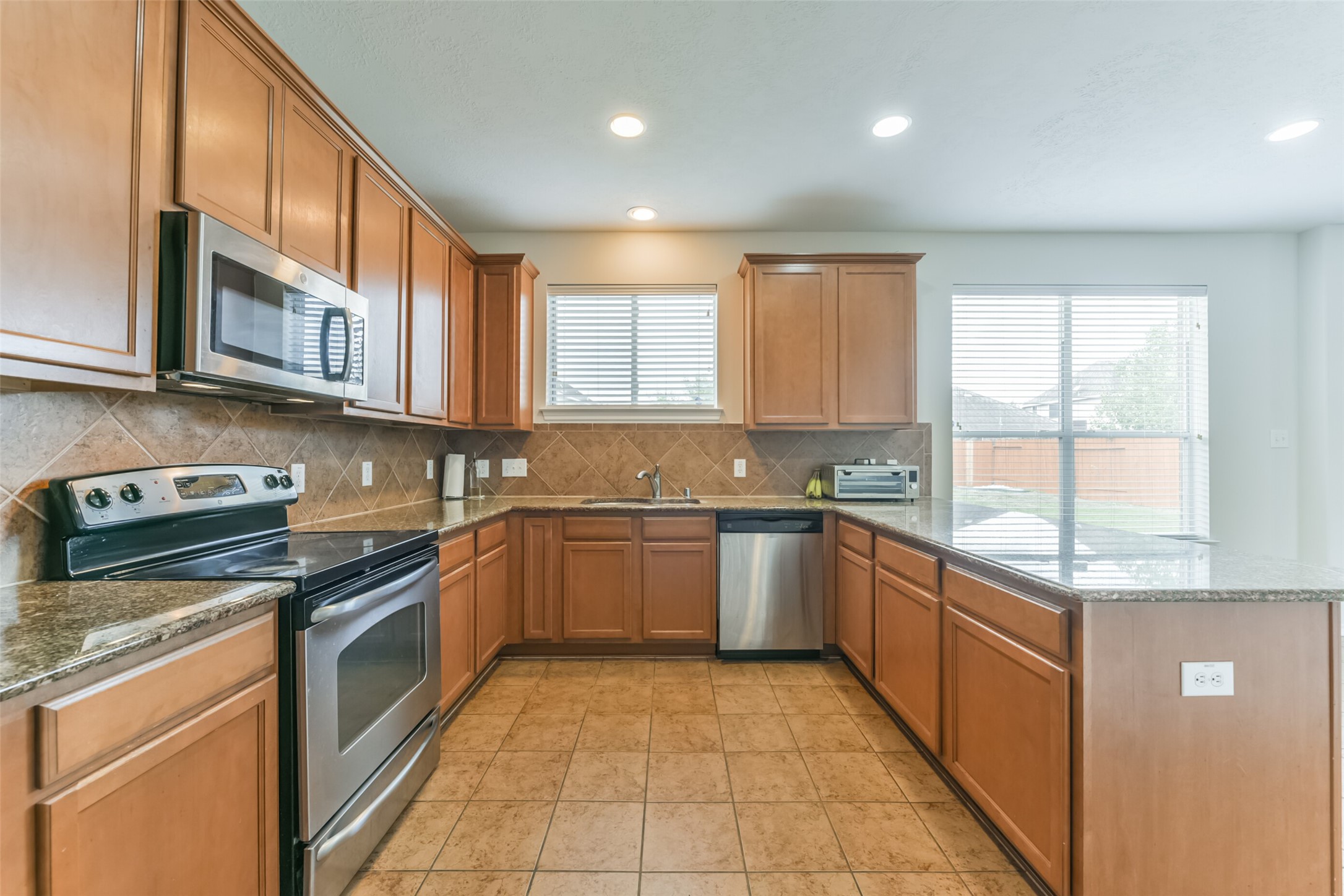 5418 Lilac Grove Lane Property Photo 9
