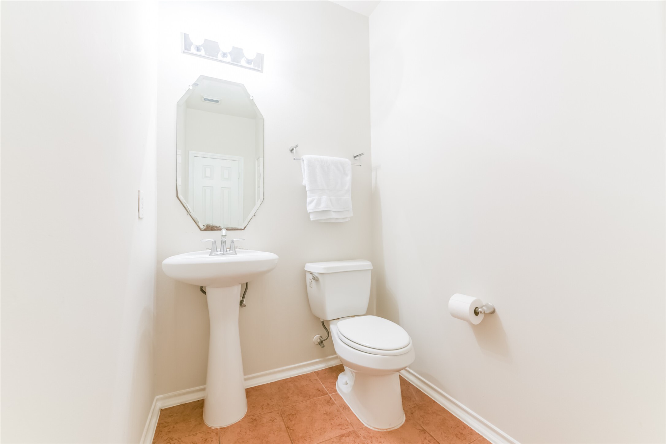 5418 Lilac Grove Lane Property Photo 10