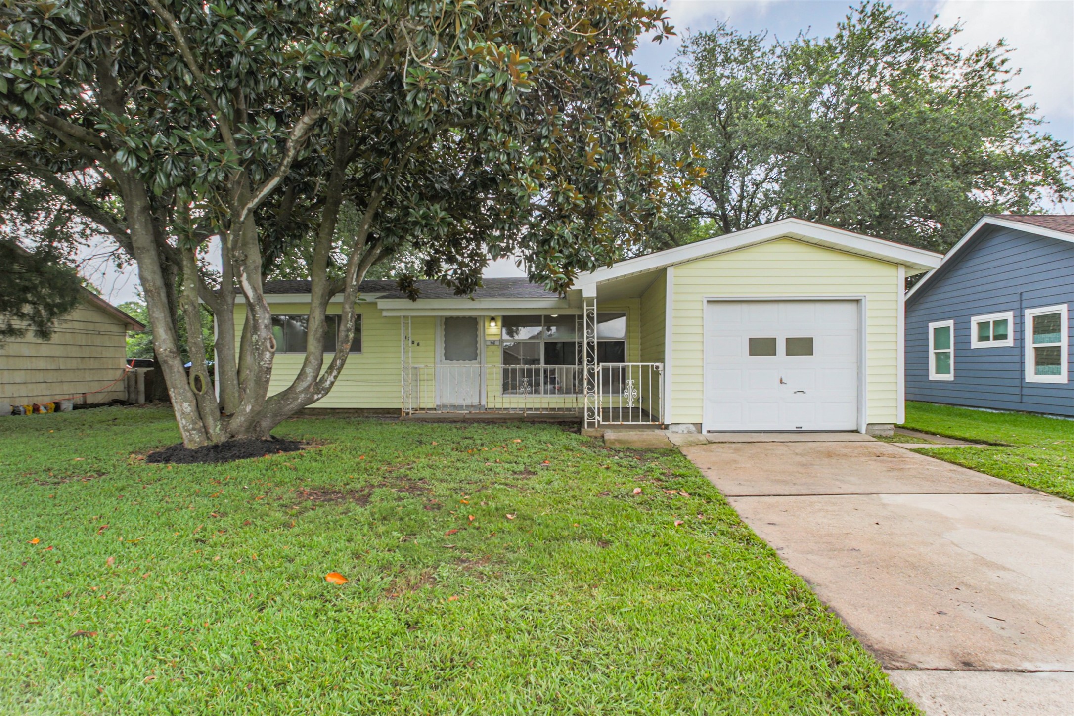 1306 Glencrest Drive