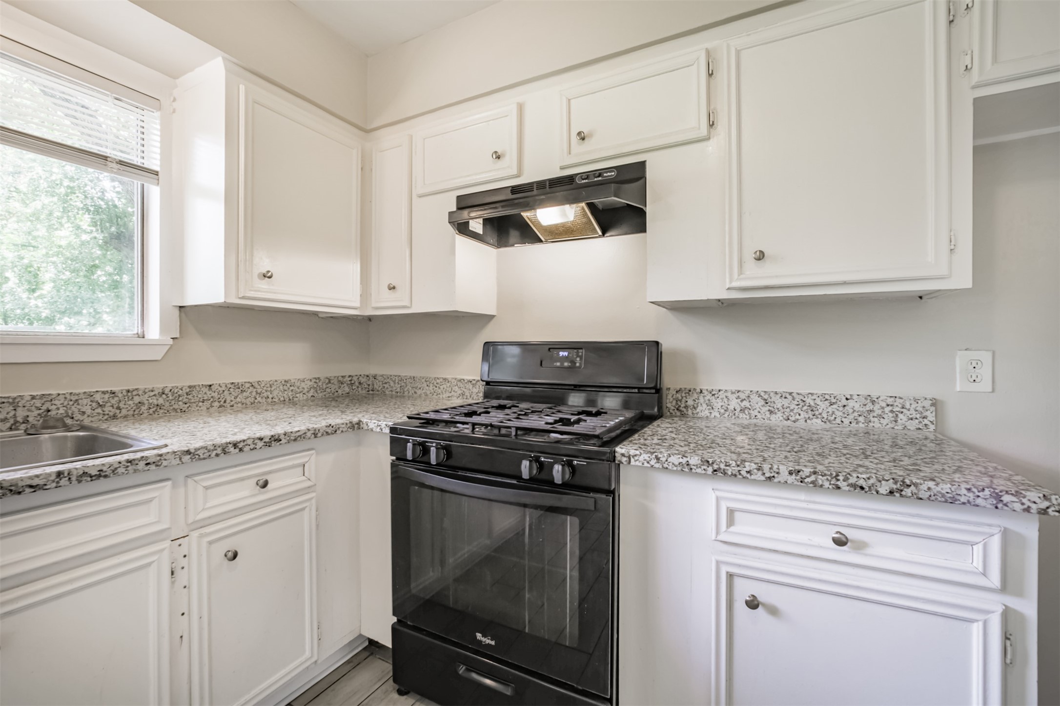 1306 Glencrest Drive Property Photo 5