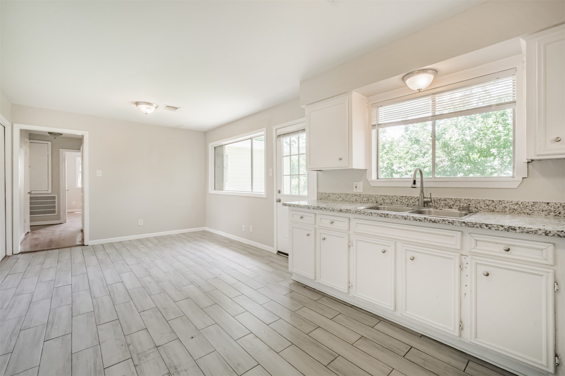 1306 Glencrest Drive Property Photo 6