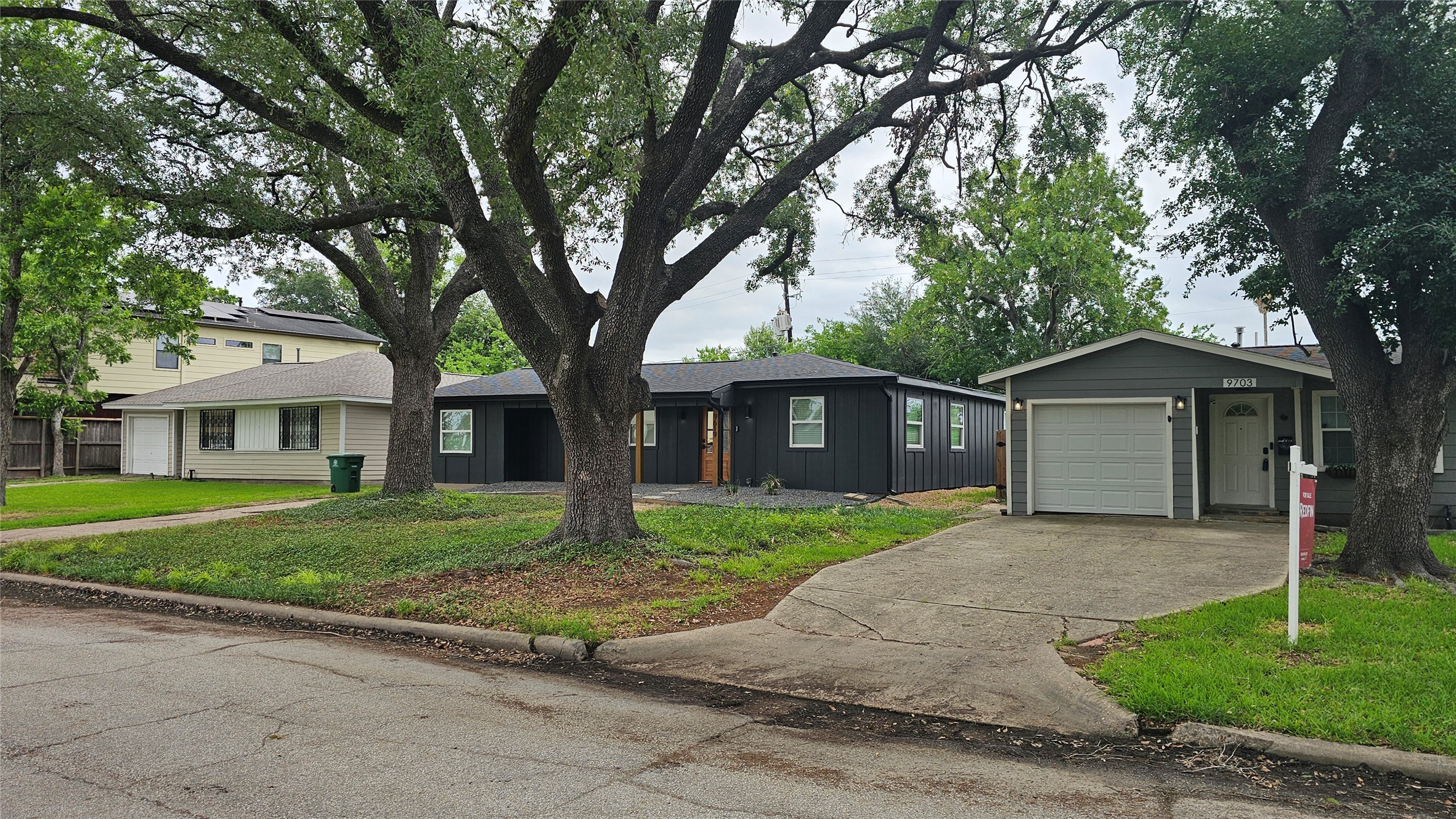 9706 Chatfield St Property Photo 8