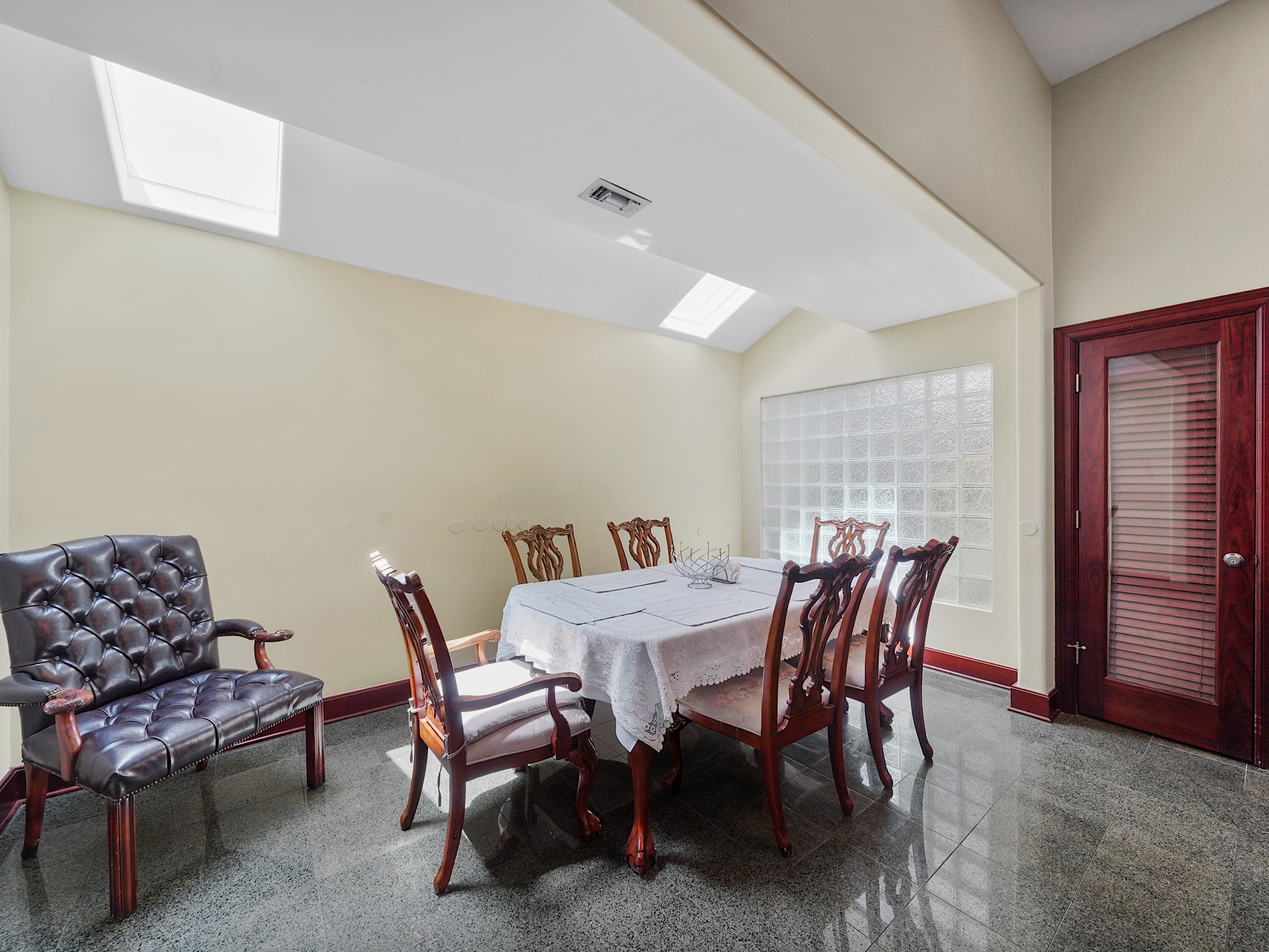 4106 Sun Meadow Drive Property Photo 5