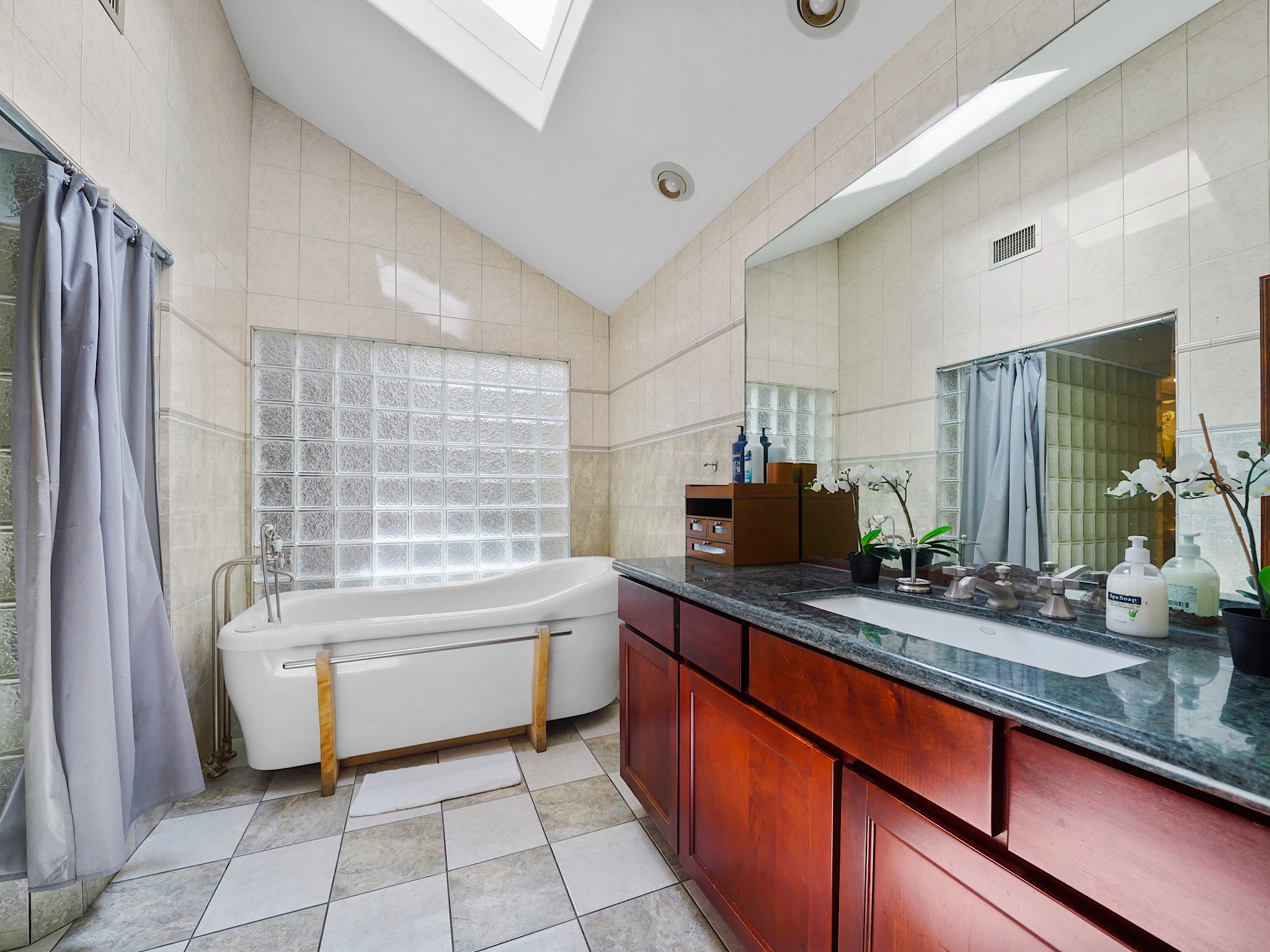 4106 Sun Meadow Drive Property Photo 12