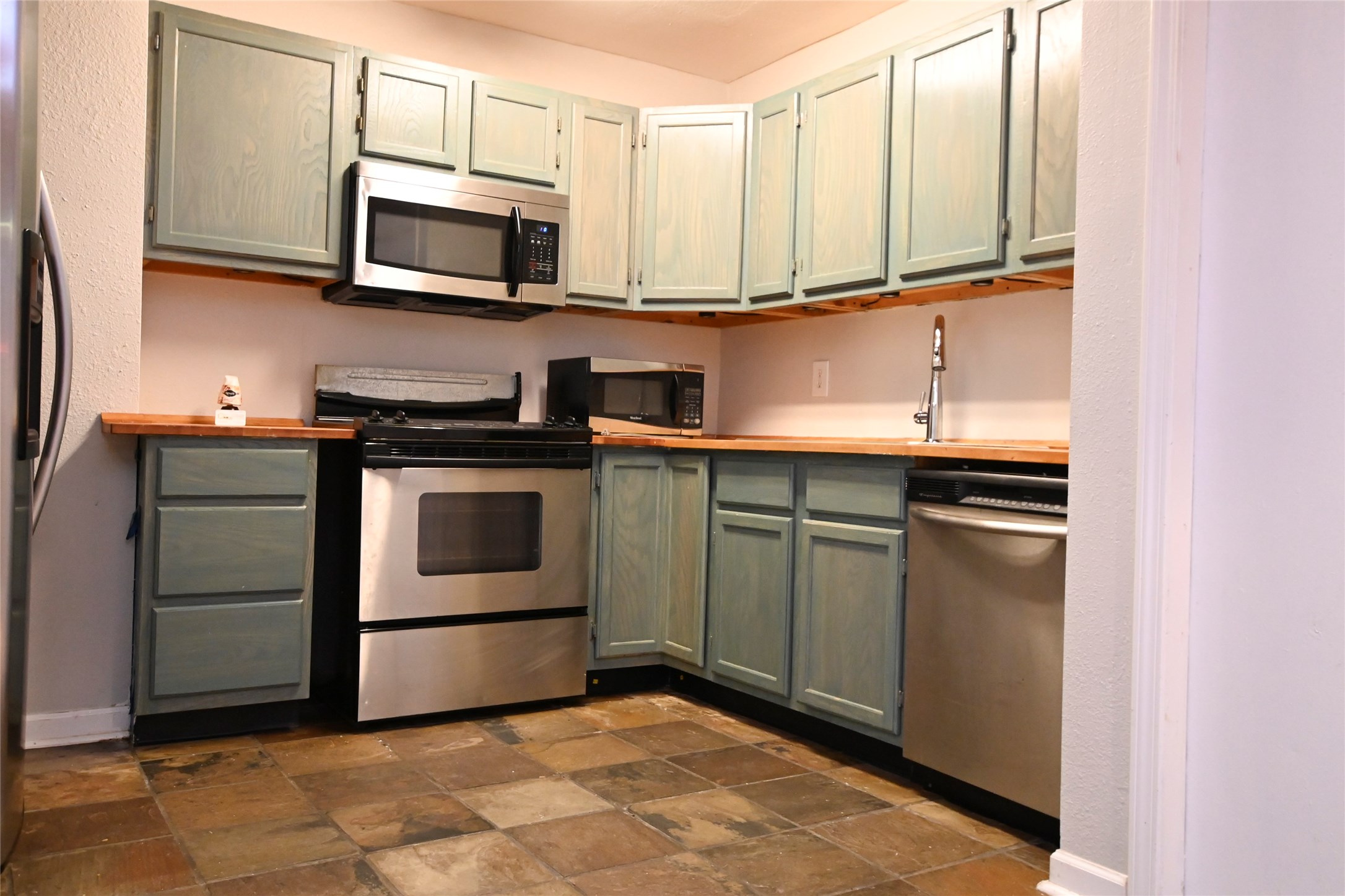 8423 Hearth Drive 2 Property Photo 3