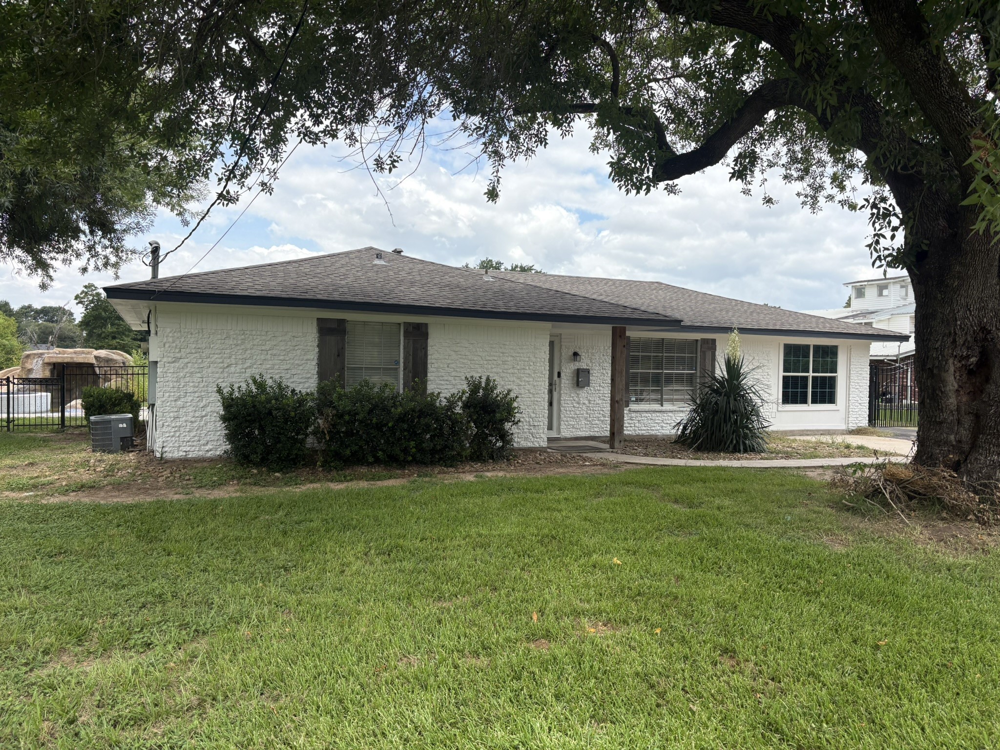 15915 Mueschke Road Property Photo 3