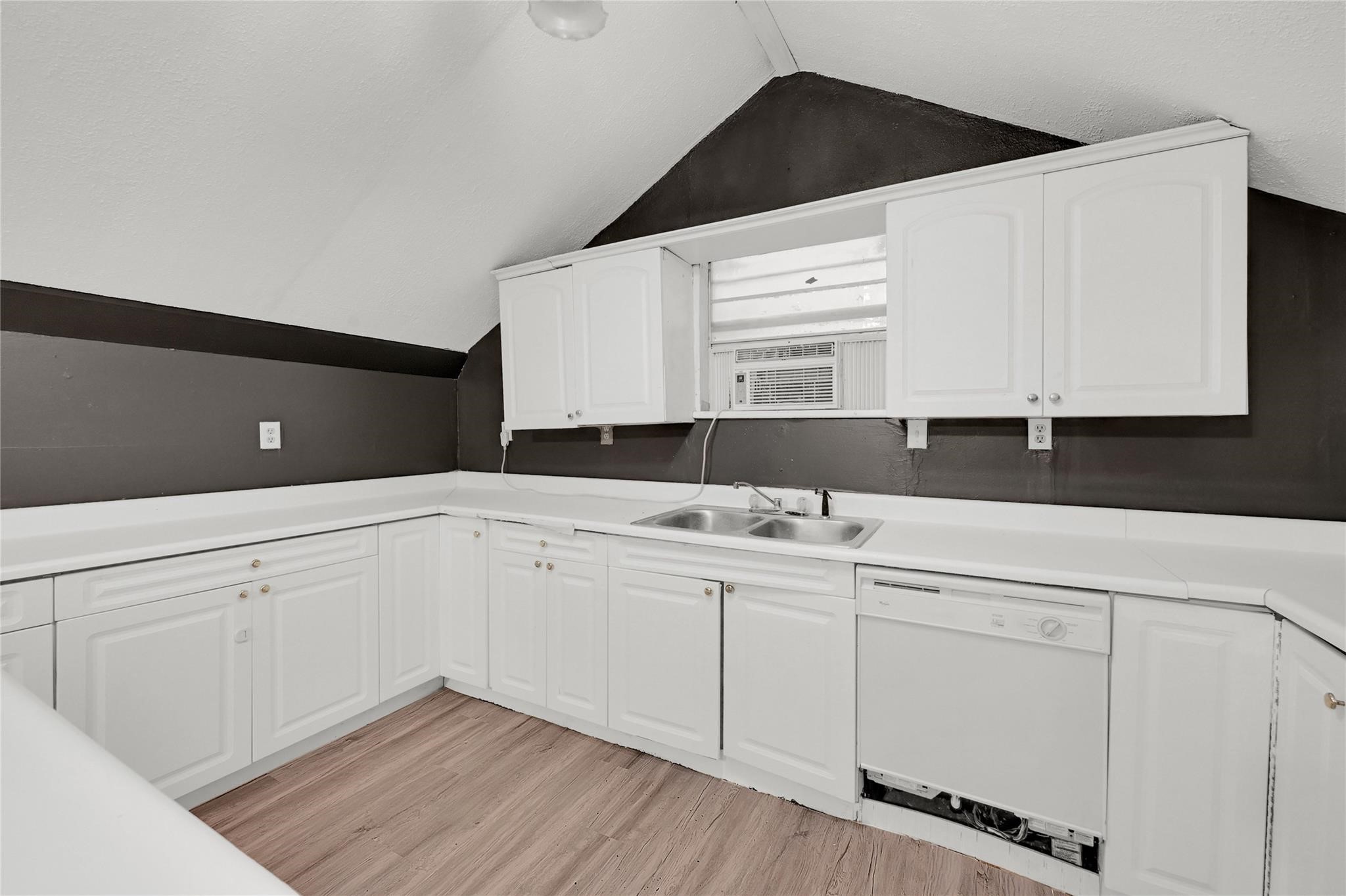 310 N Rock Island St 4 Property Photo 4
