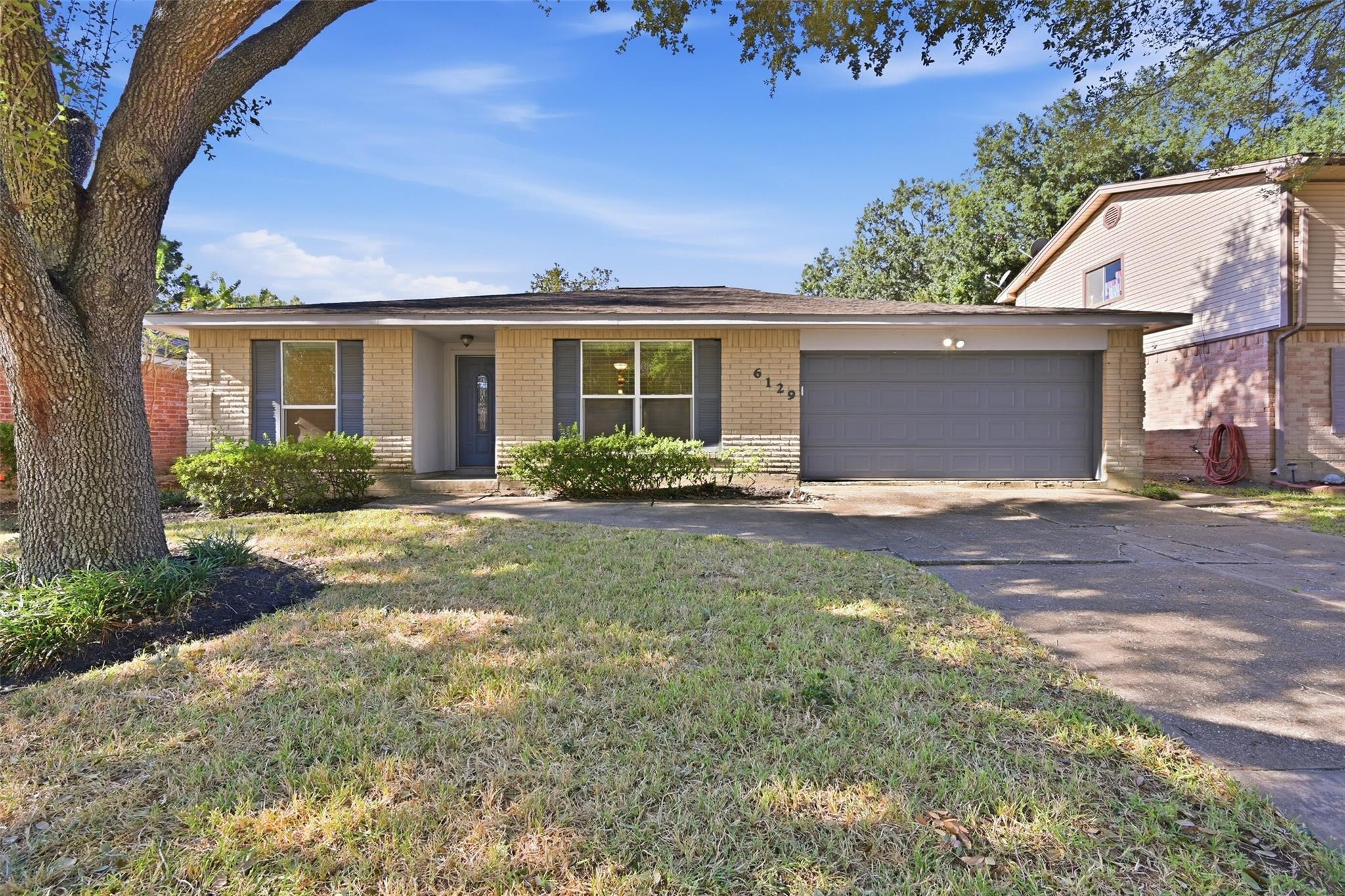 6129 Creekside Lane Property Photo 1
