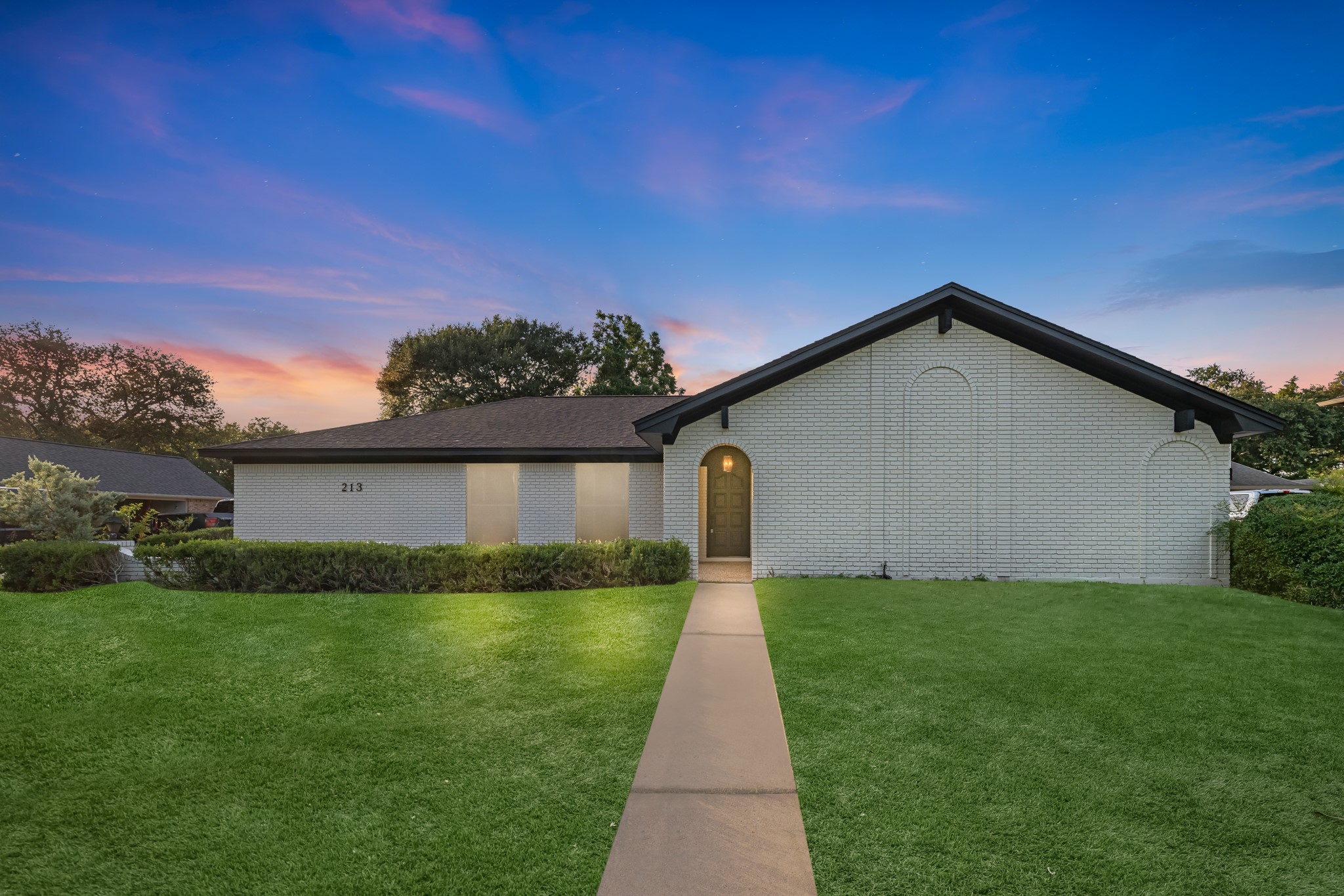 213 Westview Drive Property Photo 1