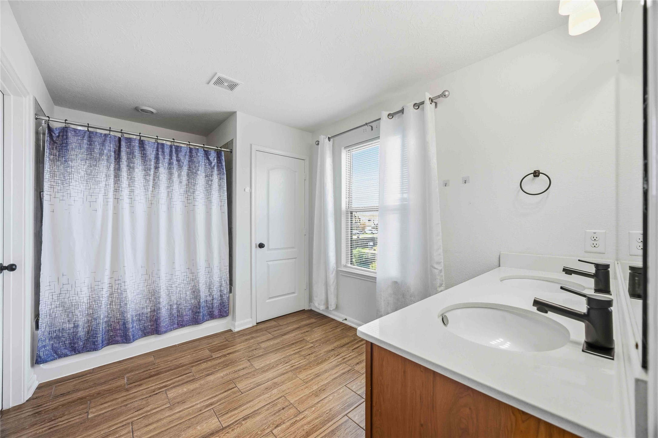 15607 Pennfield Point Court Property Photo 17