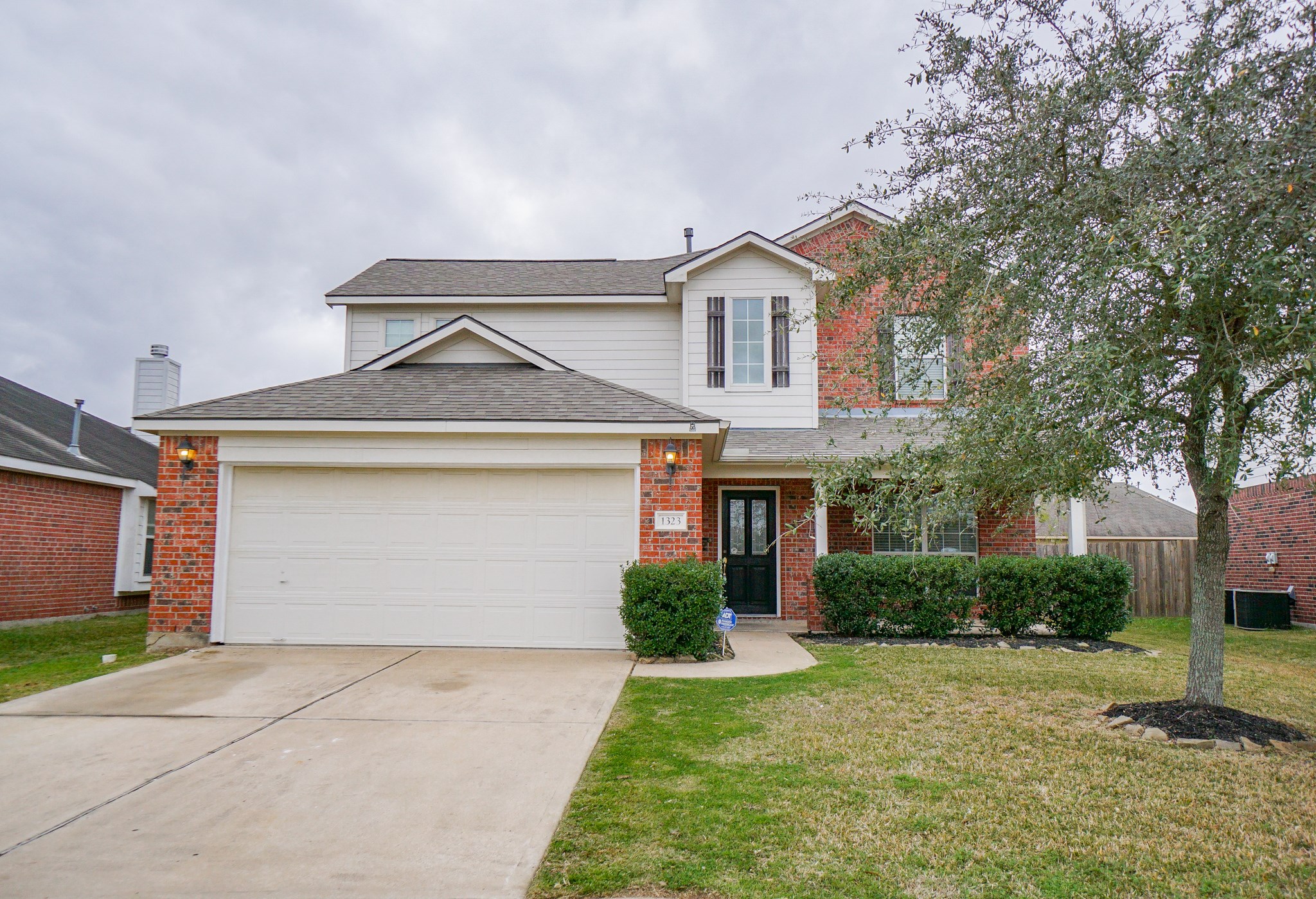 1323 Colonial Manor Drive Property Photo 1