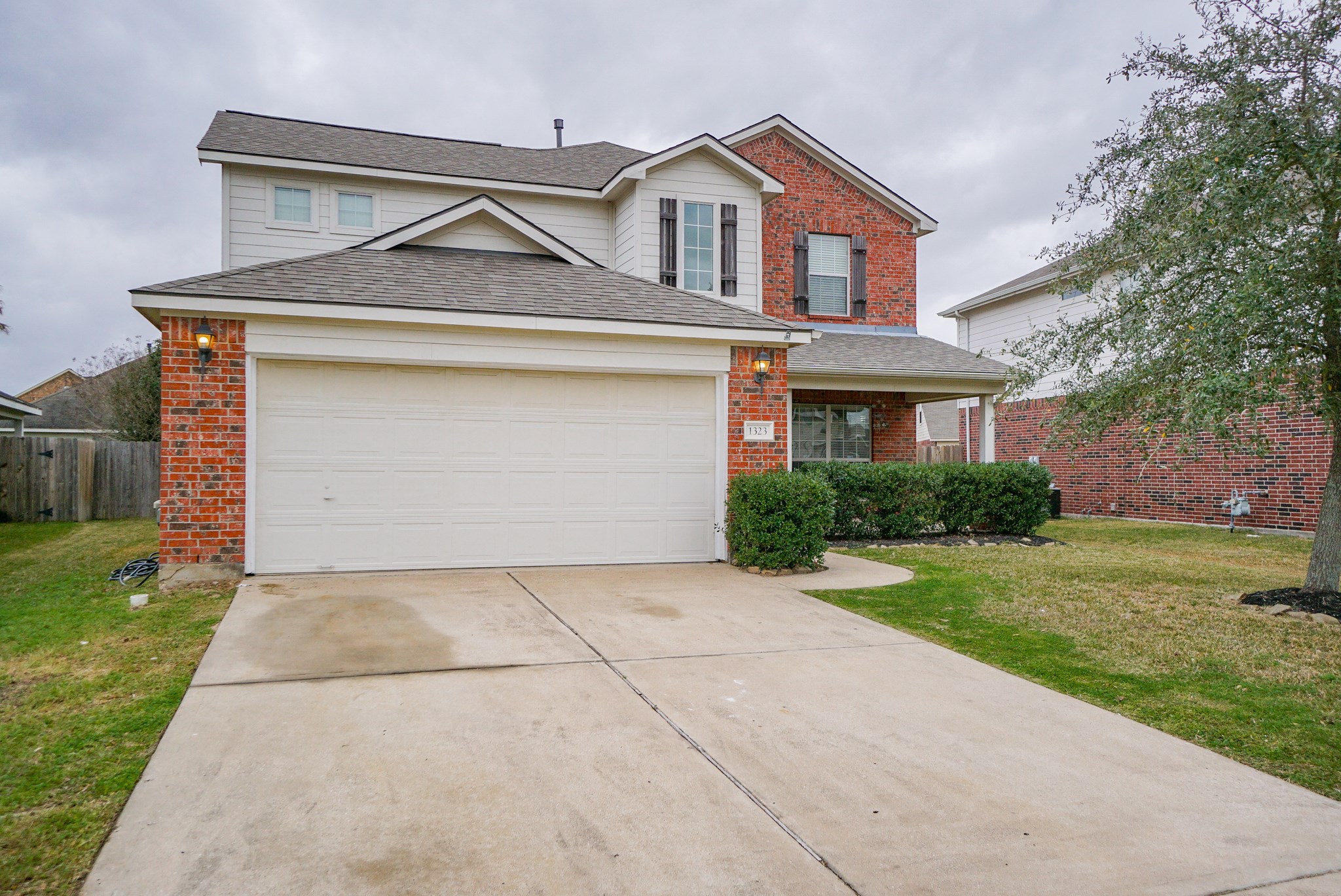 1323 Colonial Manor Drive Property Photo 2