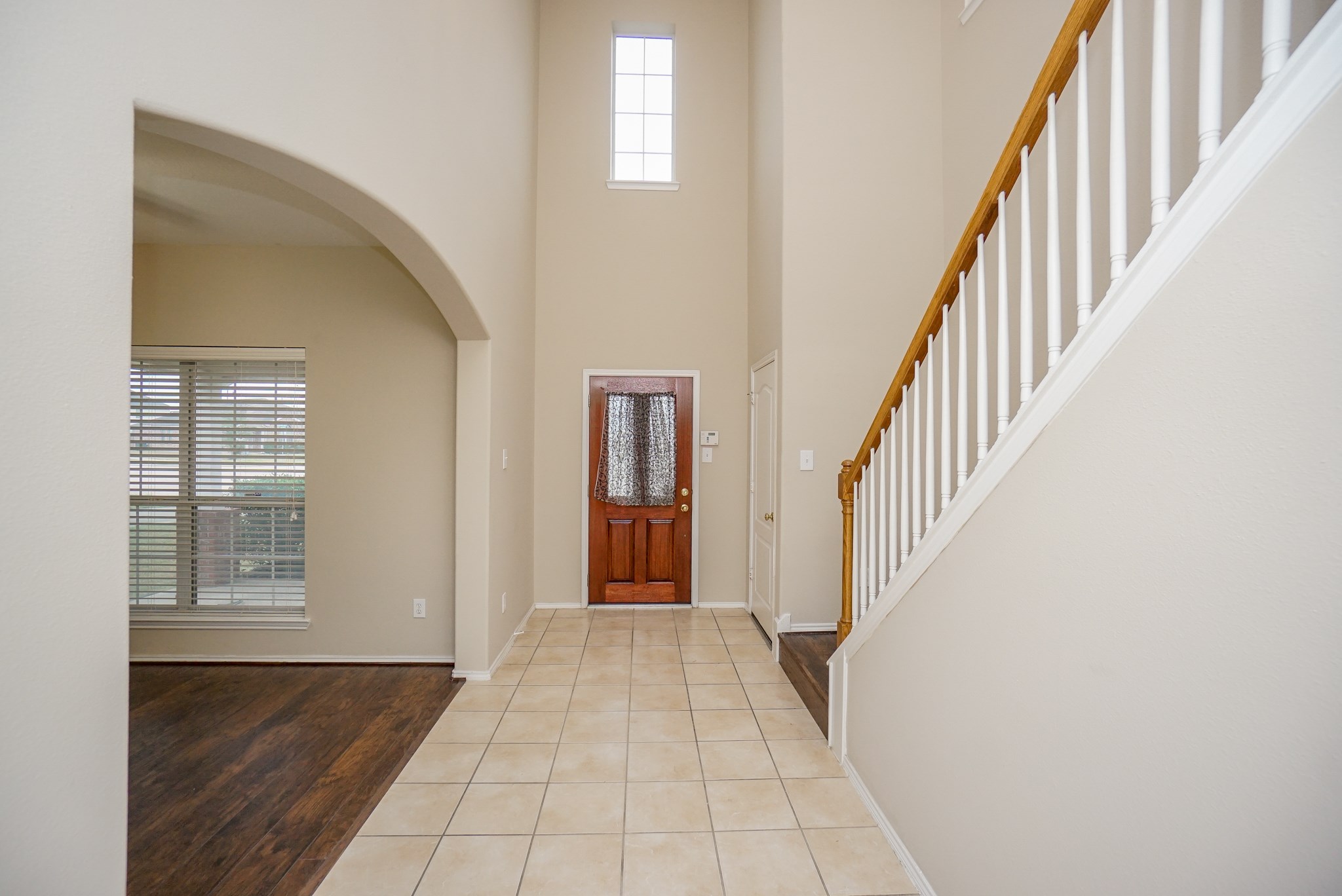 1323 Colonial Manor Drive Property Photo 4