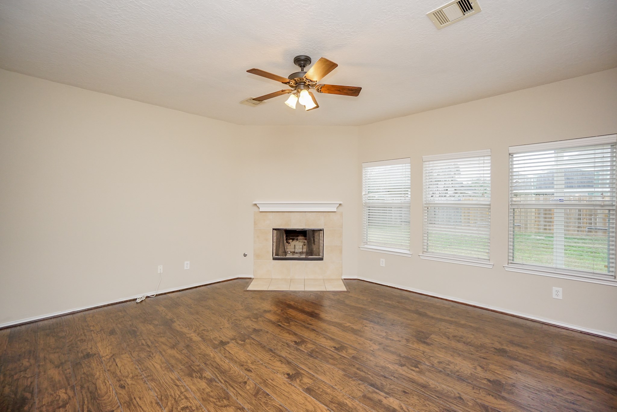 1323 Colonial Manor Drive Property Photo 6