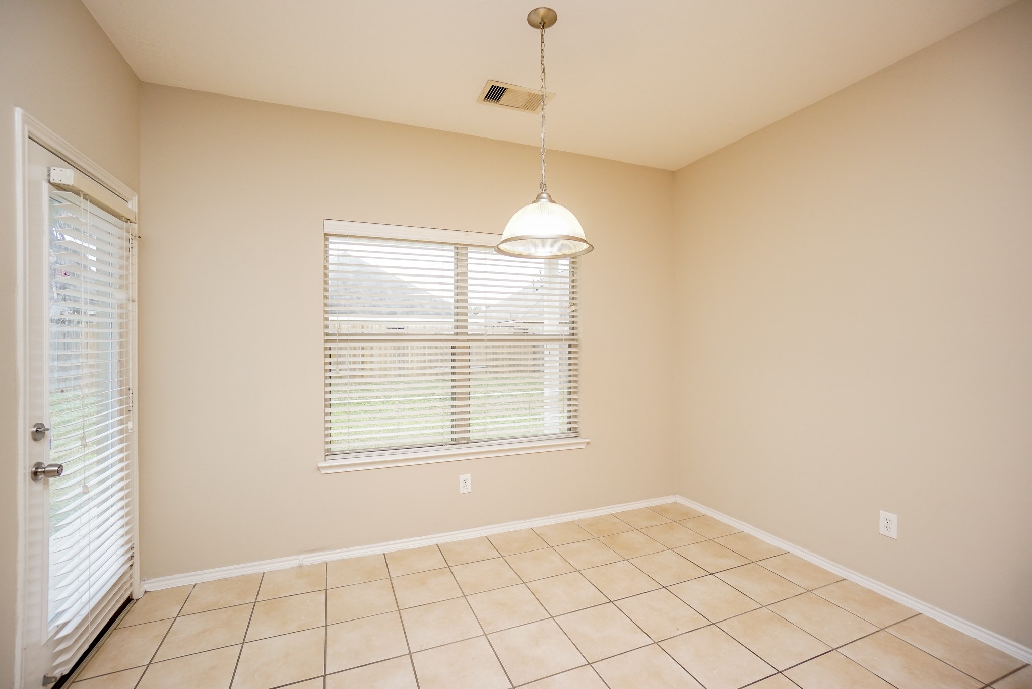 1323 Colonial Manor Drive Property Photo 10
