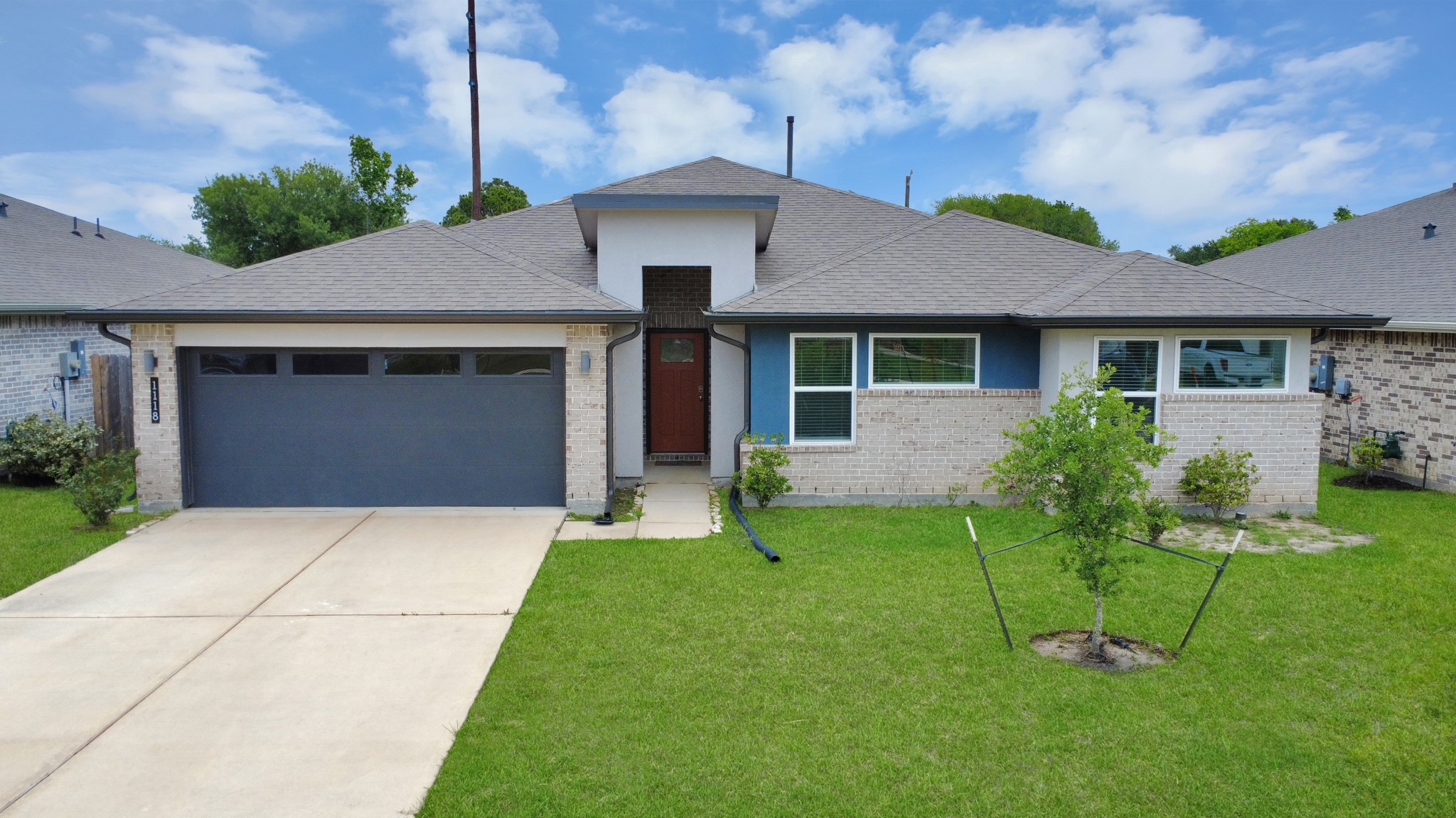 1118 Hyde Lake Lane Property Photo 1