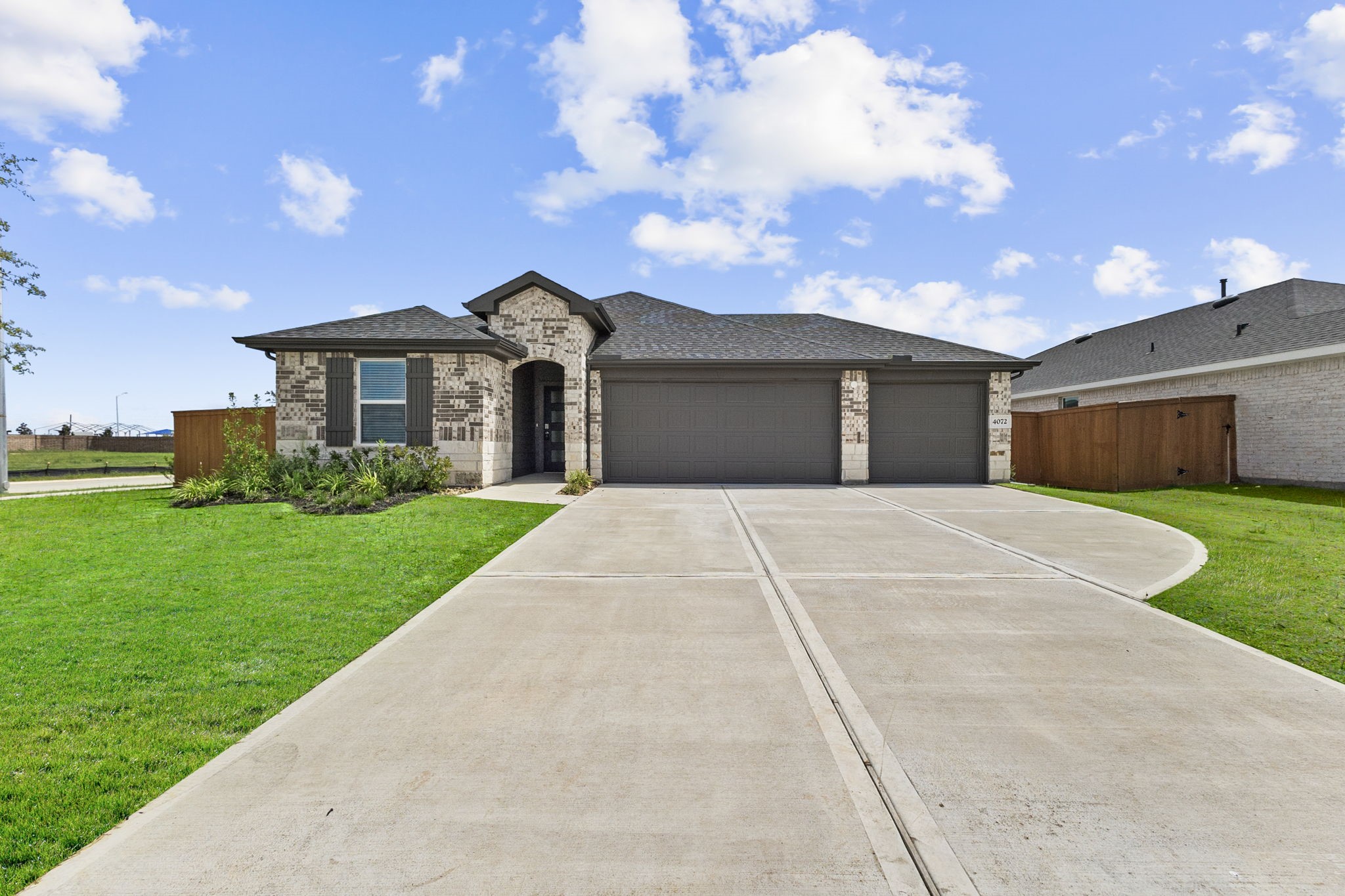 4072 Sun Burst Drive Property Photo 1