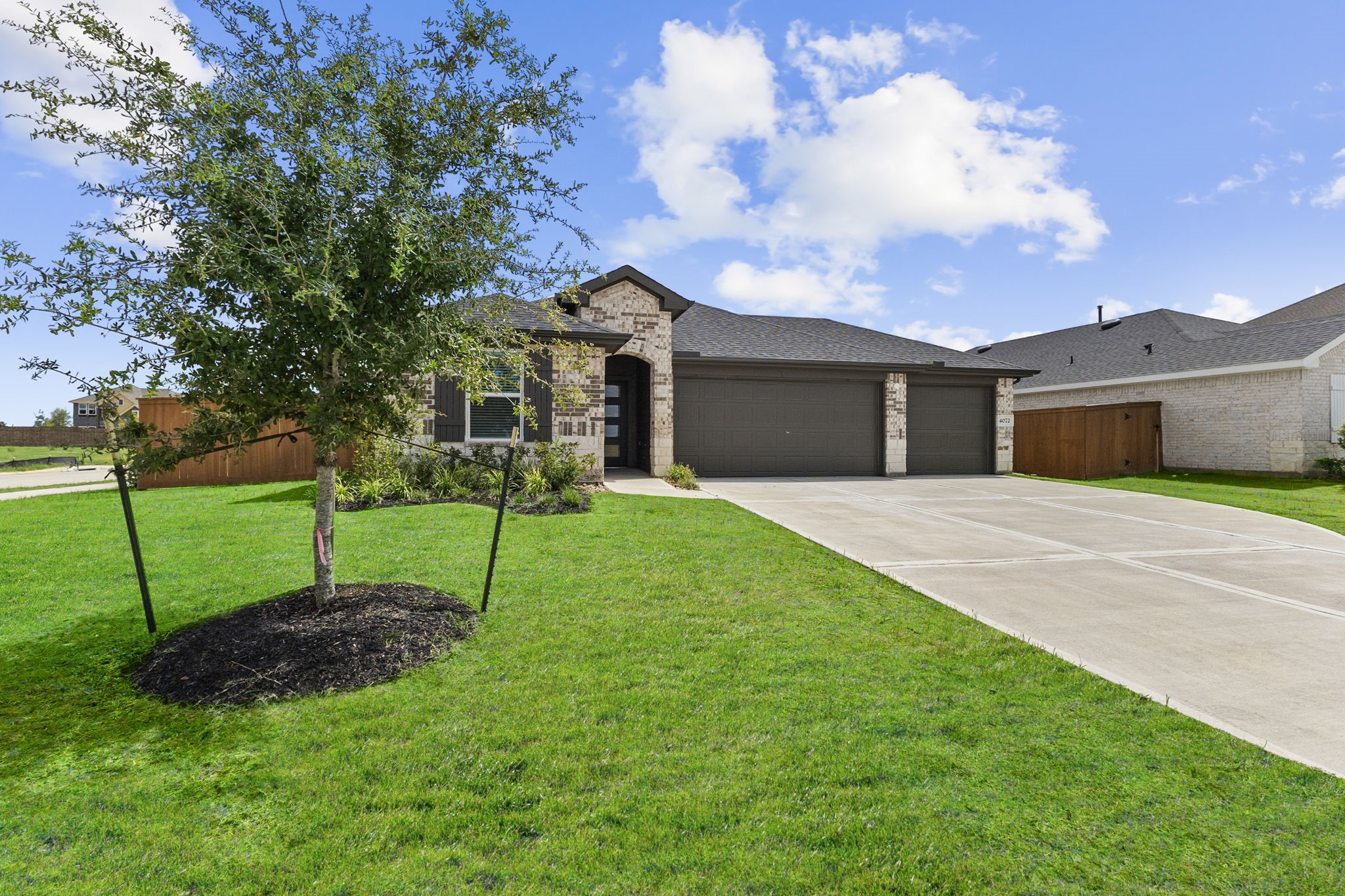 4072 Sun Burst Drive Property Photo 3