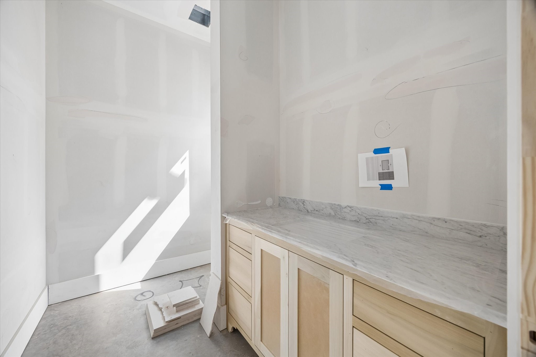 955 W 42nd Street Property Photo 10