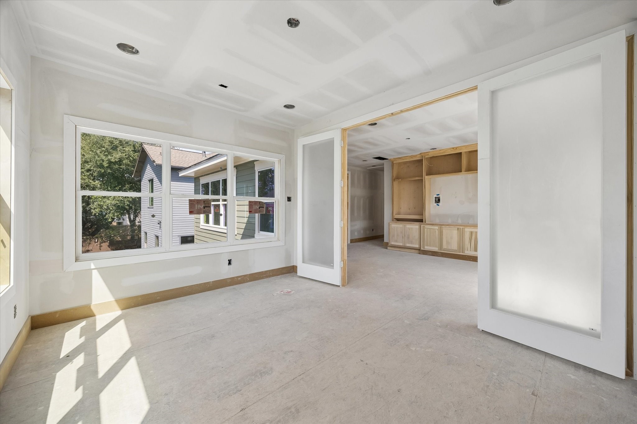 955 W 42nd Street Property Photo 13