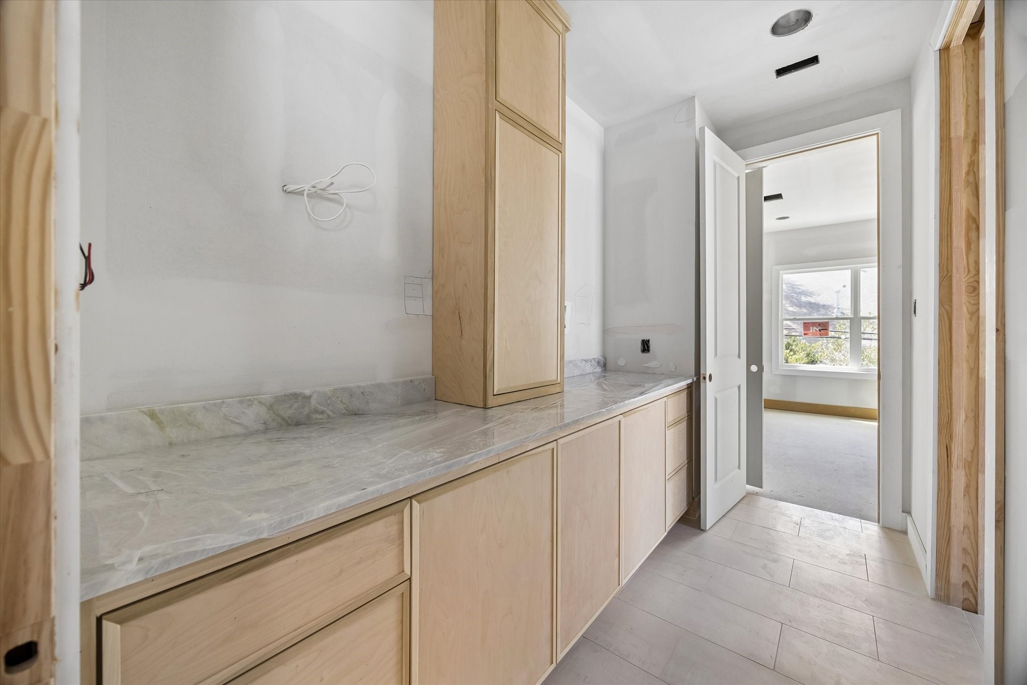 955 W 42nd Street Property Photo 17