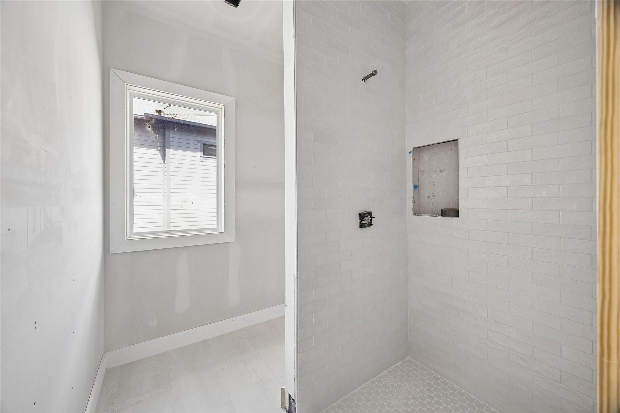 955 W 42nd Street Property Photo 18