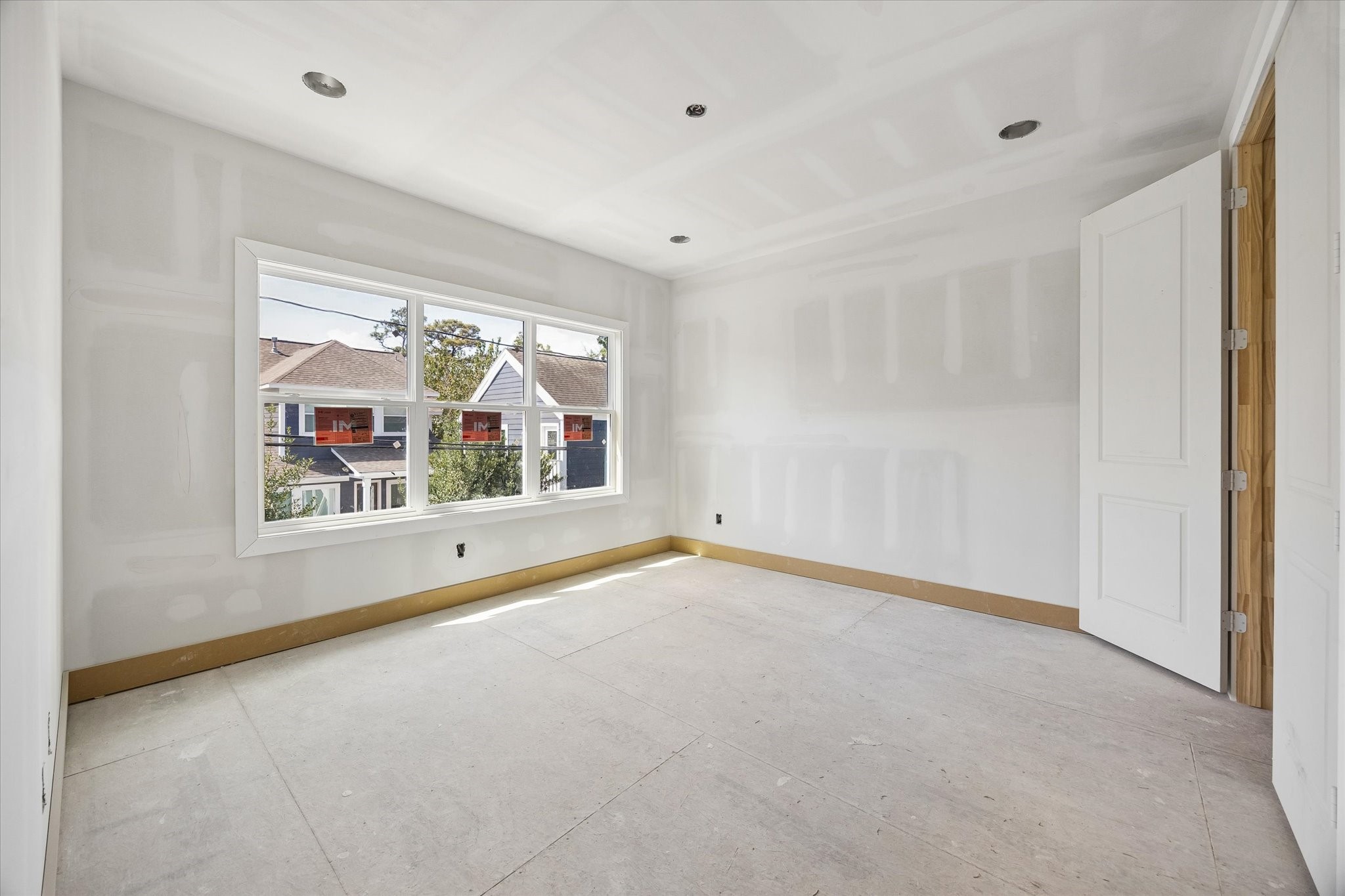955 W 42nd Street Property Photo 19