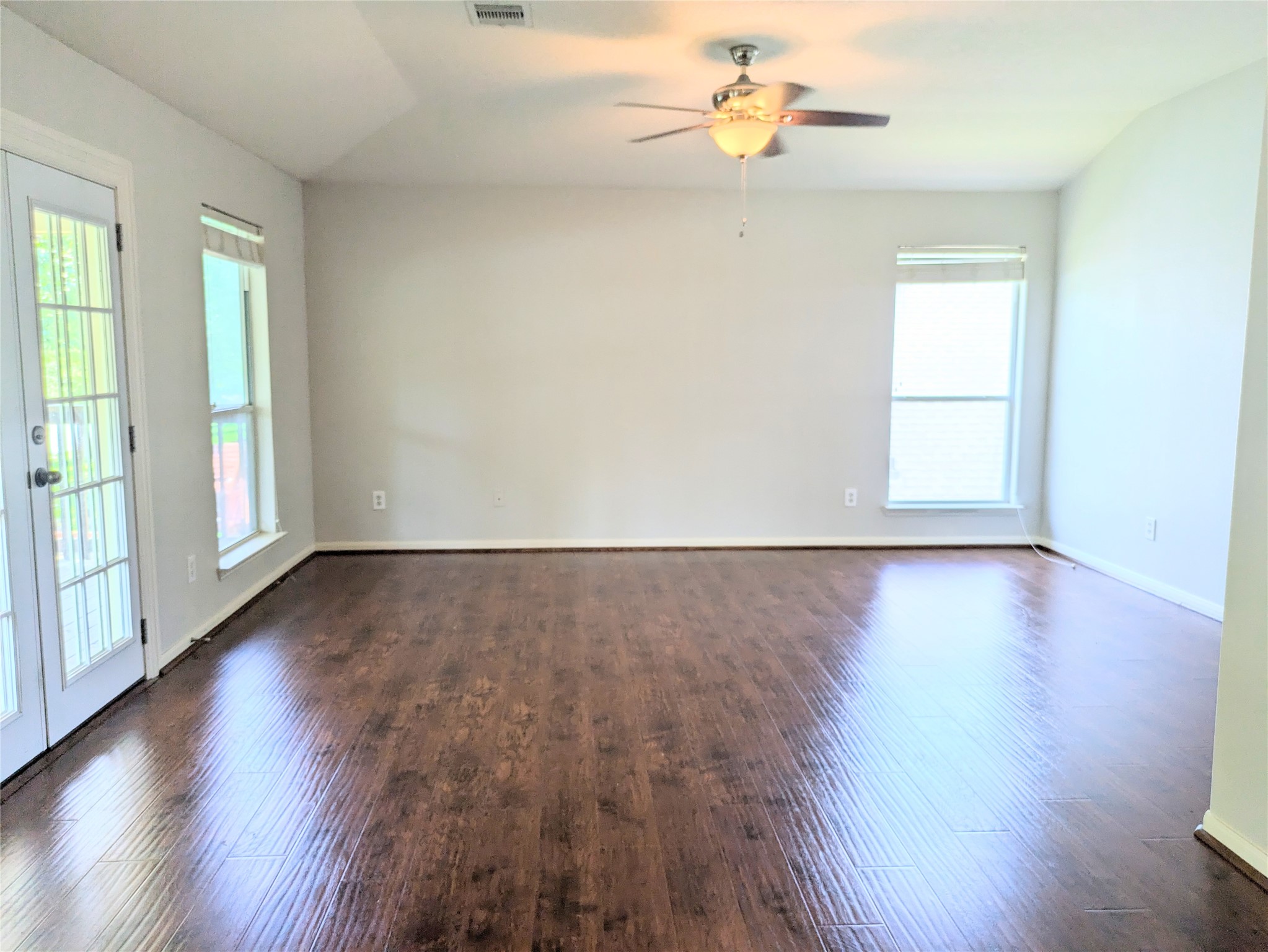 2716 Park Falls Drive Property Photo 10