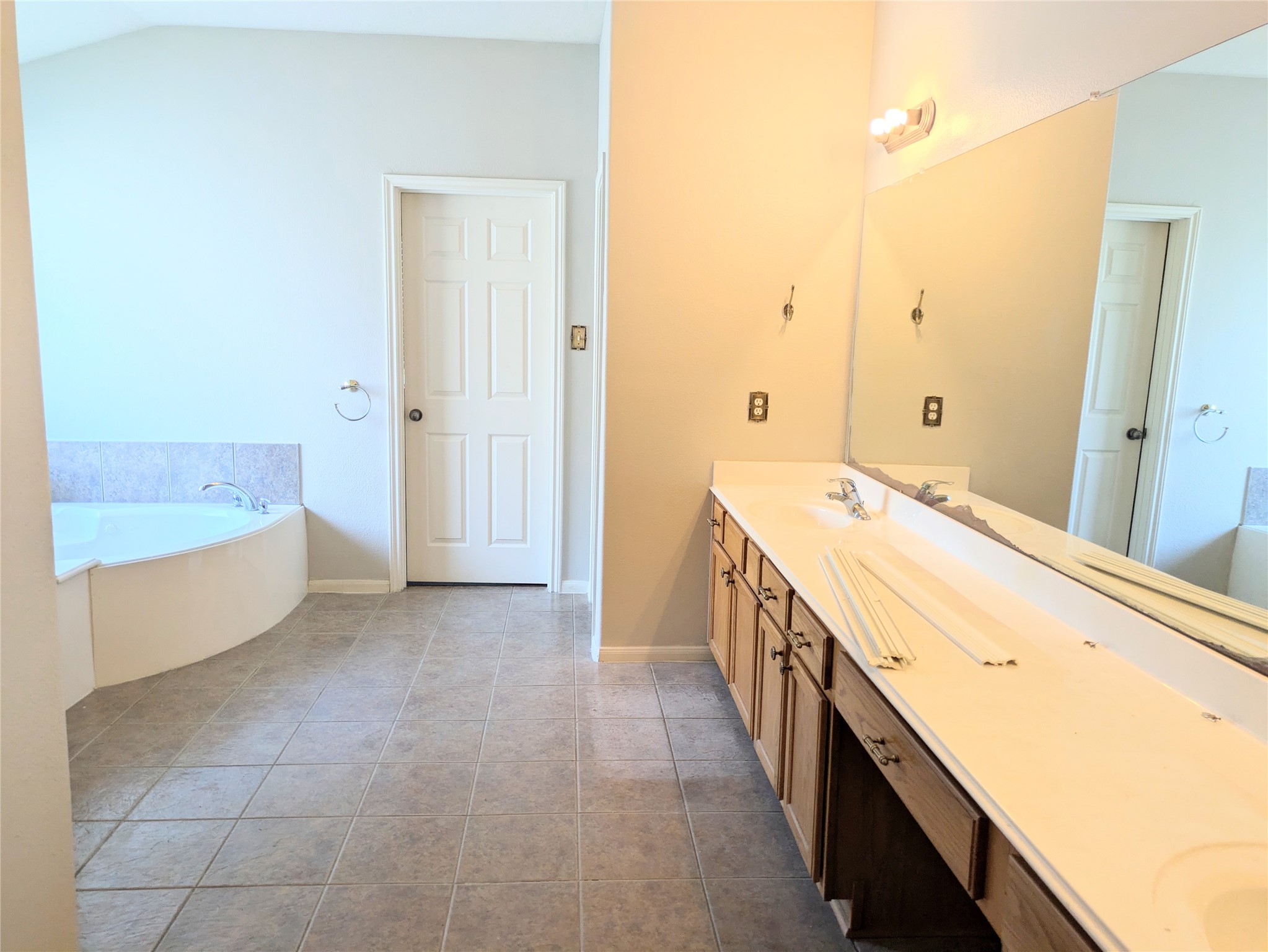 2716 Park Falls Drive Property Photo 12