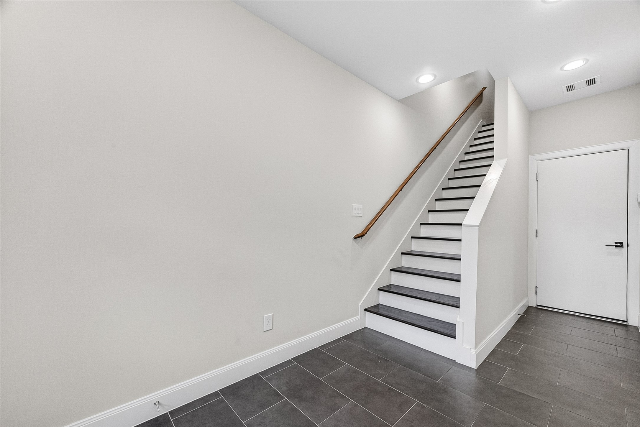3127 Leeland Street Property Photo 7