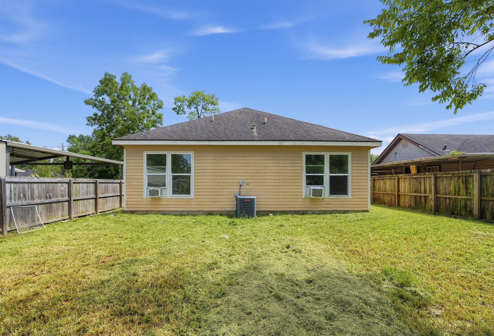 4255 Detroit Street Property Photo 3