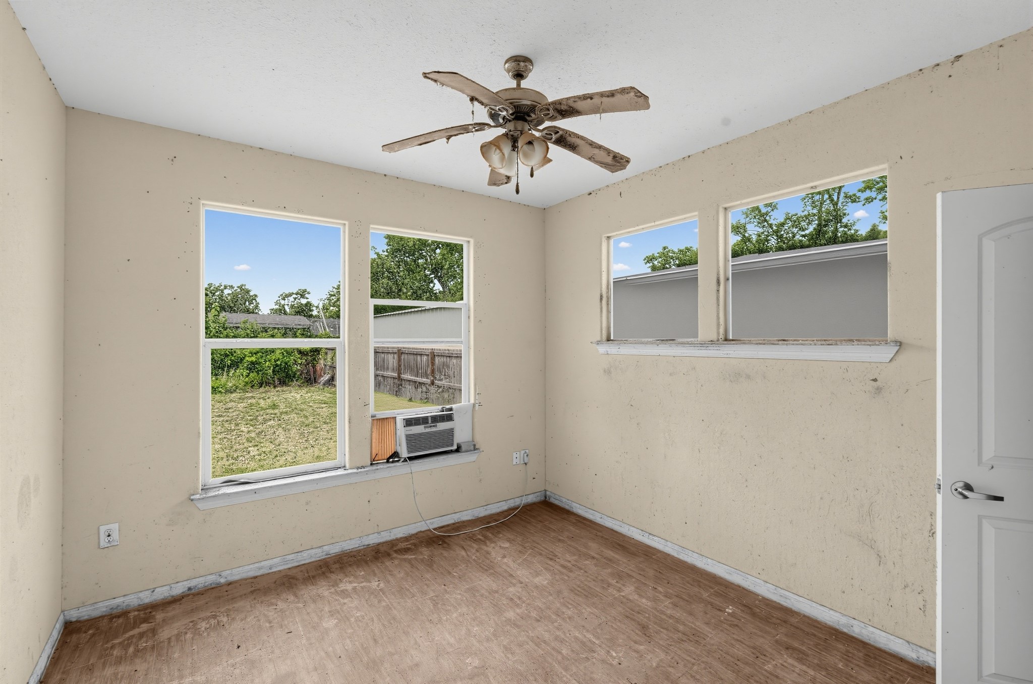 4255 Detroit Street Property Photo 9