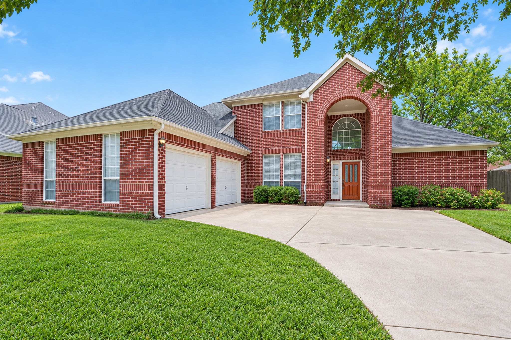 2411 Charter Oaks Court Property Photo 1
