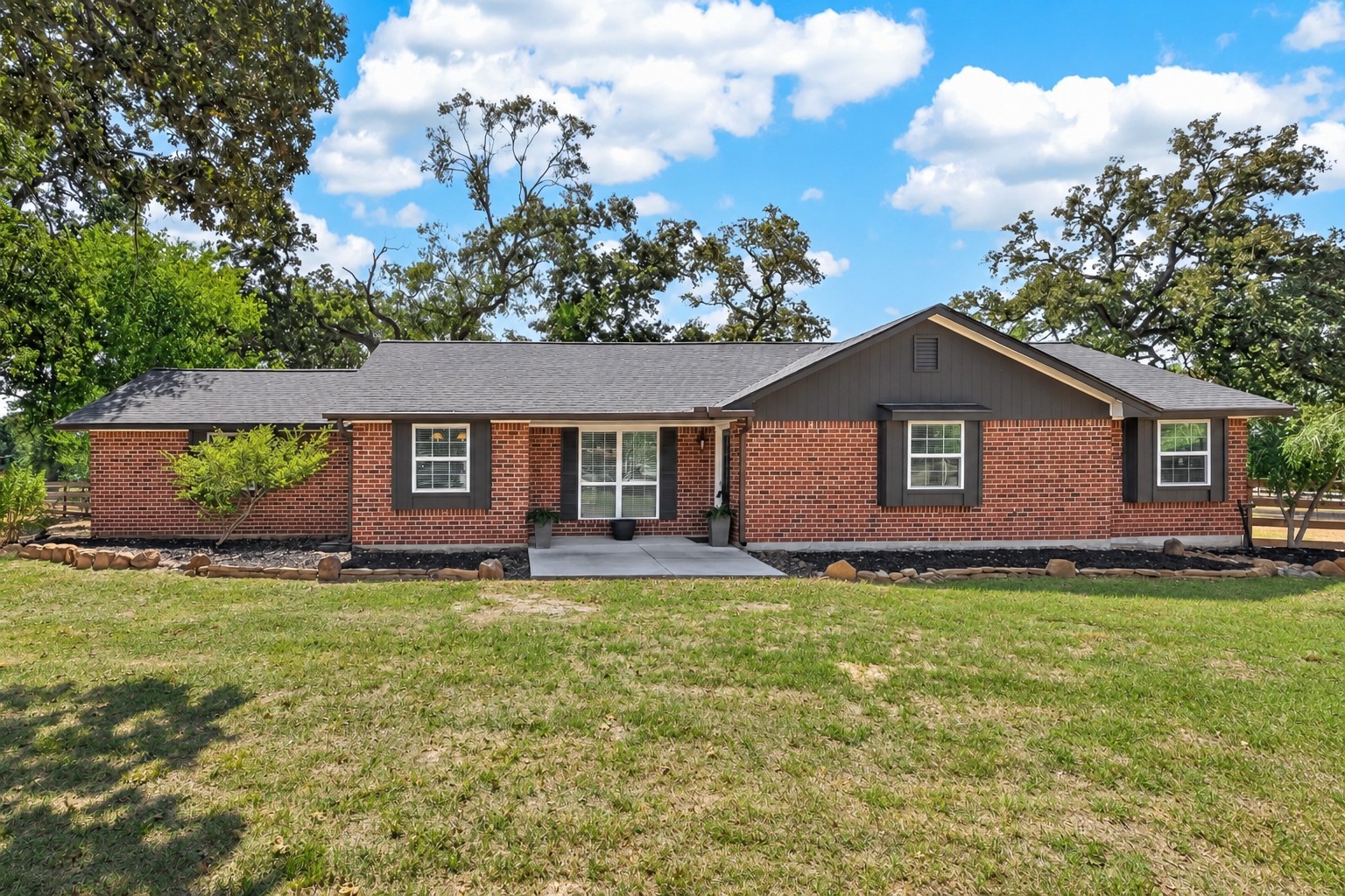 8 Riverwood Lane Property Photo 1