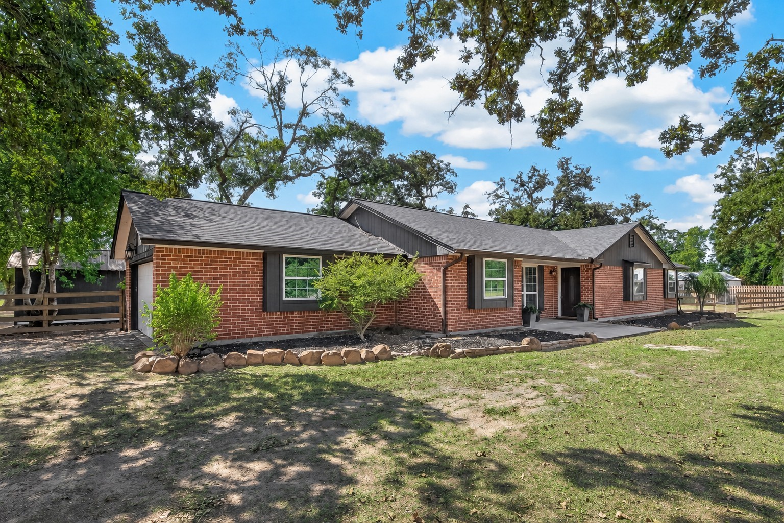 8 Riverwood Lane Property Photo 2