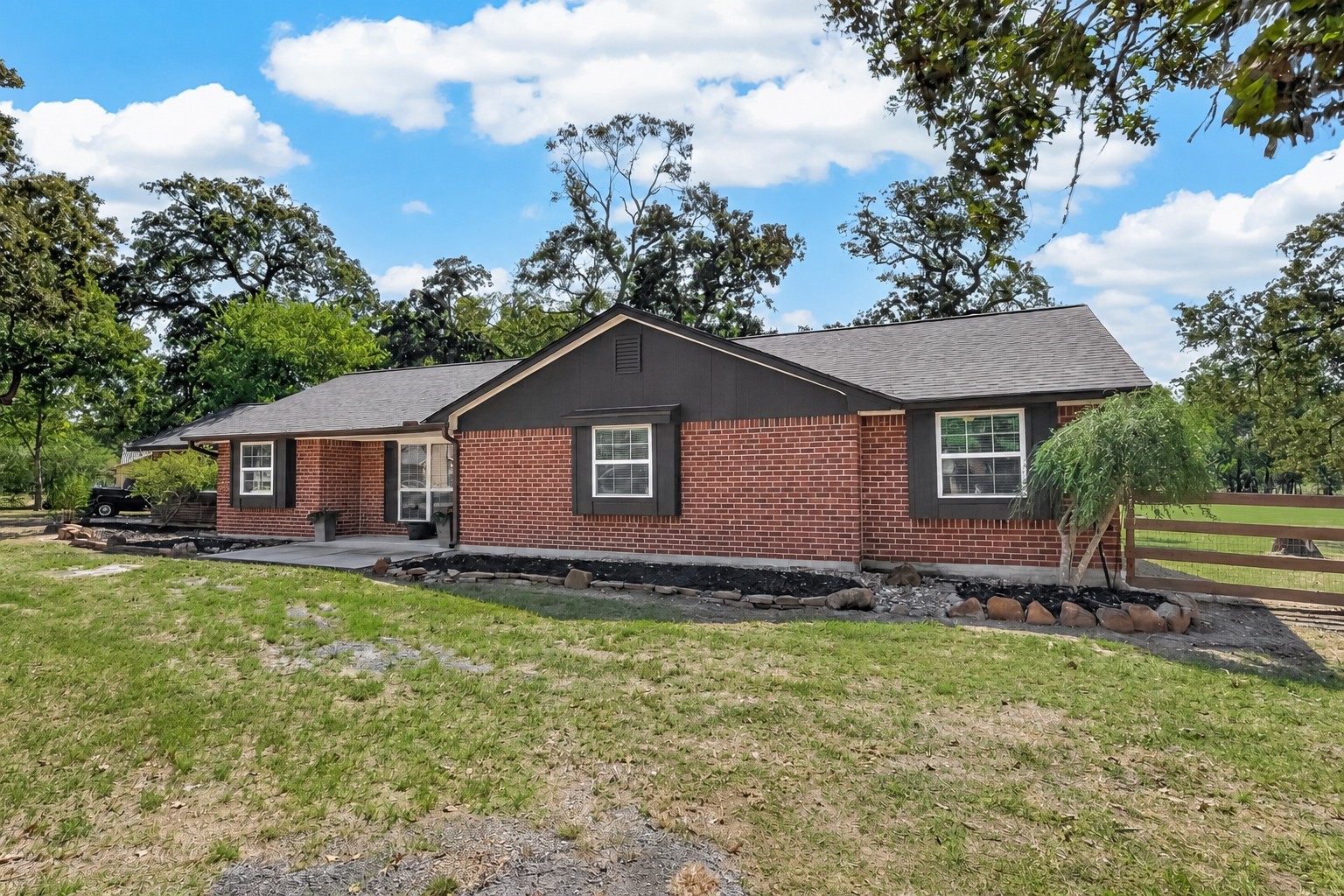 8 Riverwood Lane Property Photo 3