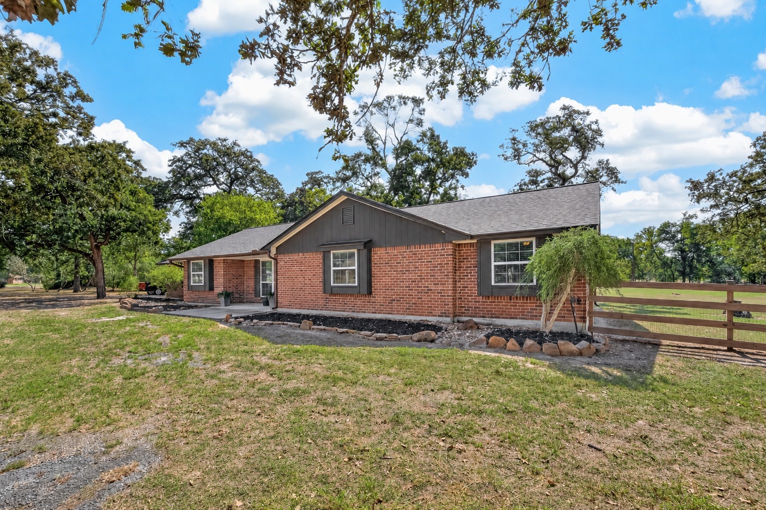 8 Riverwood Lane Property Photo 4