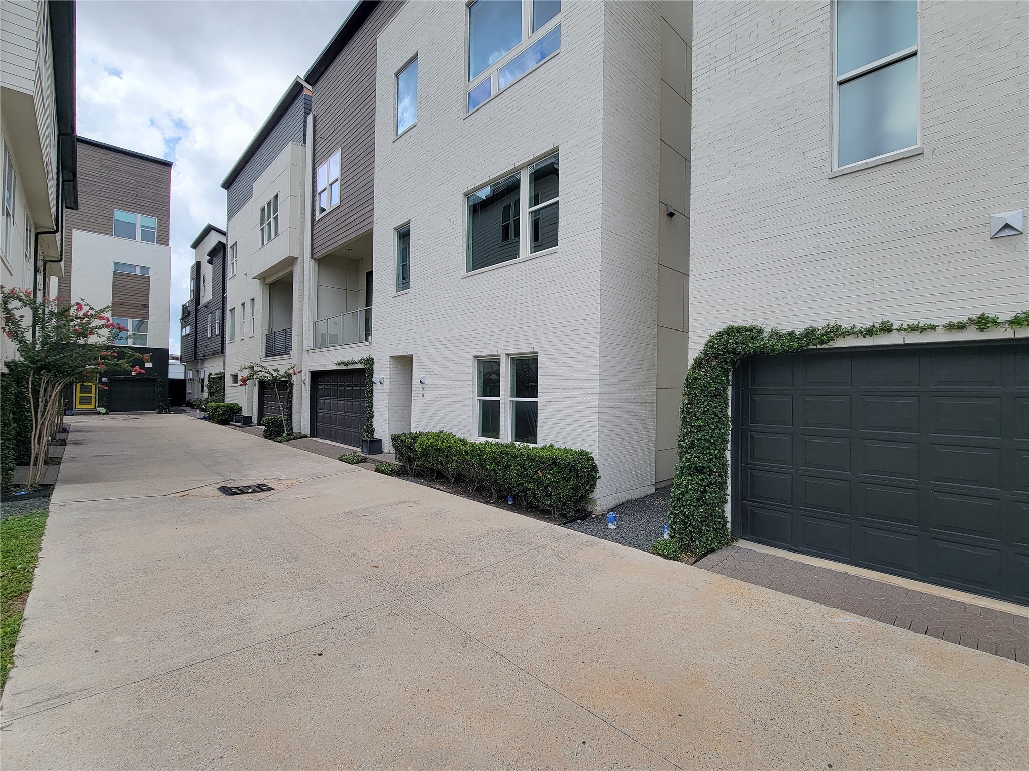 9 N St Charles Street B Property Photo 2