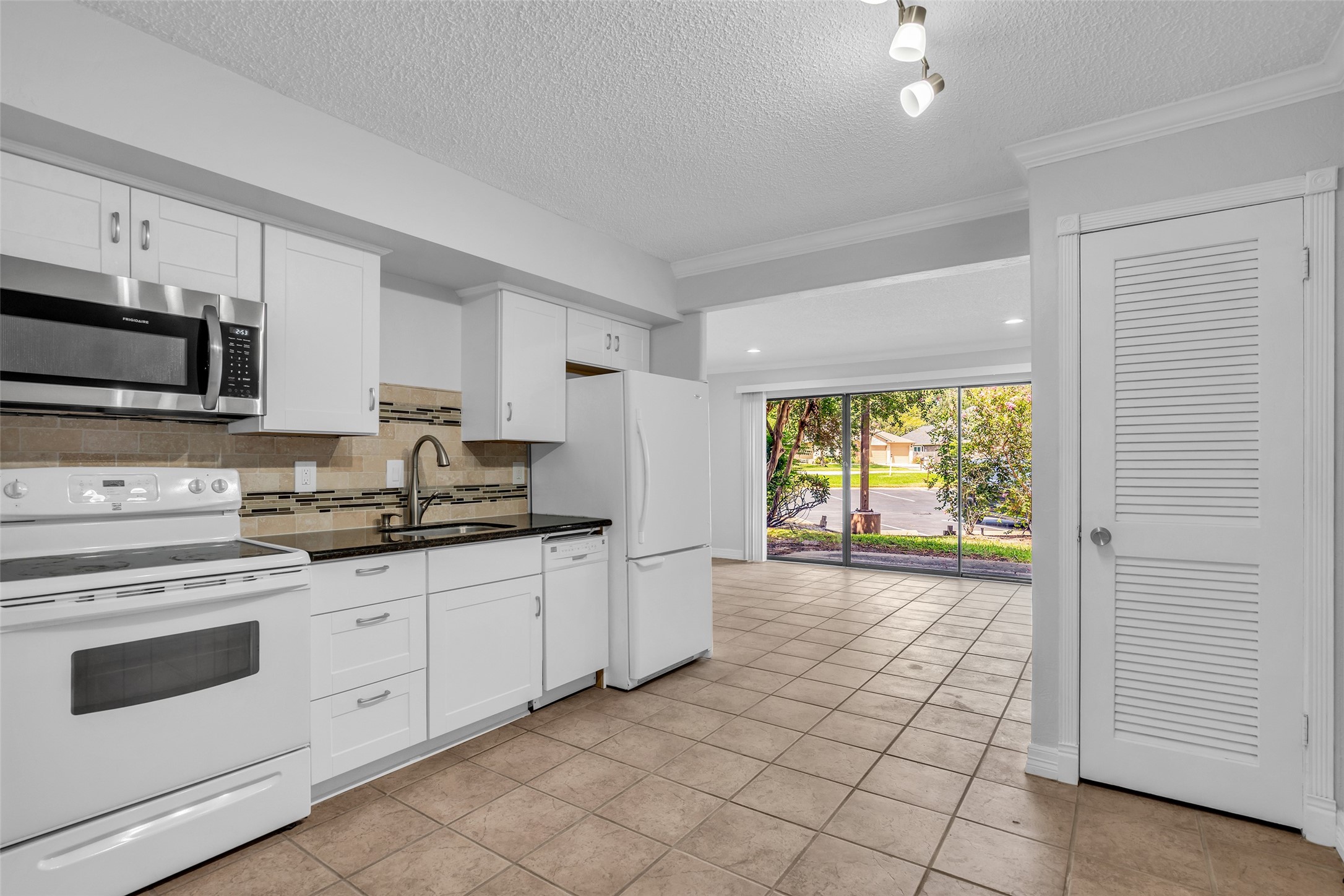 12900 Walden Road 703g Property Photo 5