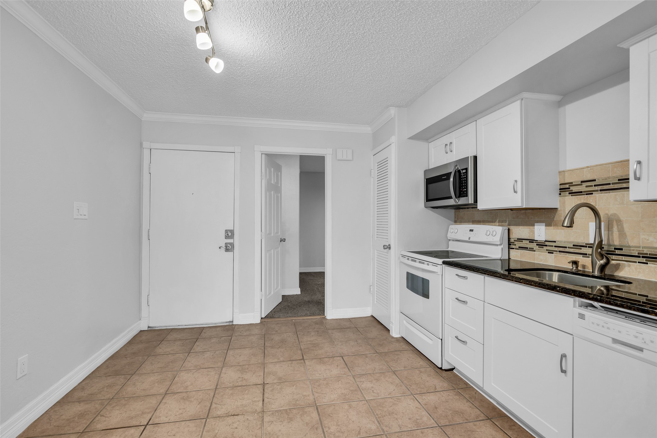 12900 Walden Road 703g Property Photo 6