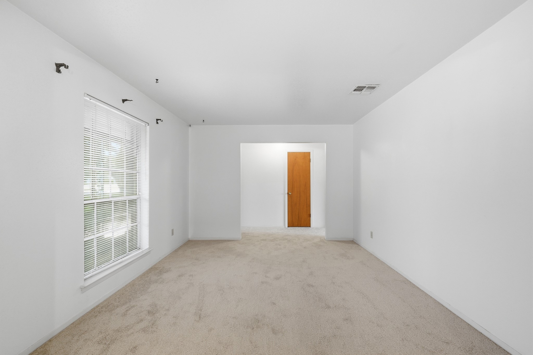 16111 Clarence Street Property Photo 11