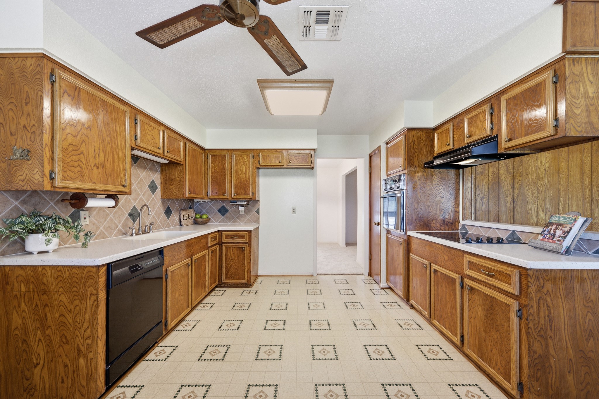 16111 Clarence Street Property Photo 12