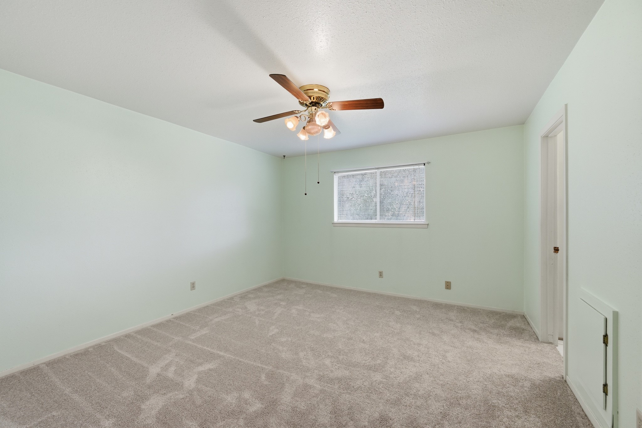 16111 Clarence Street Property Photo 24