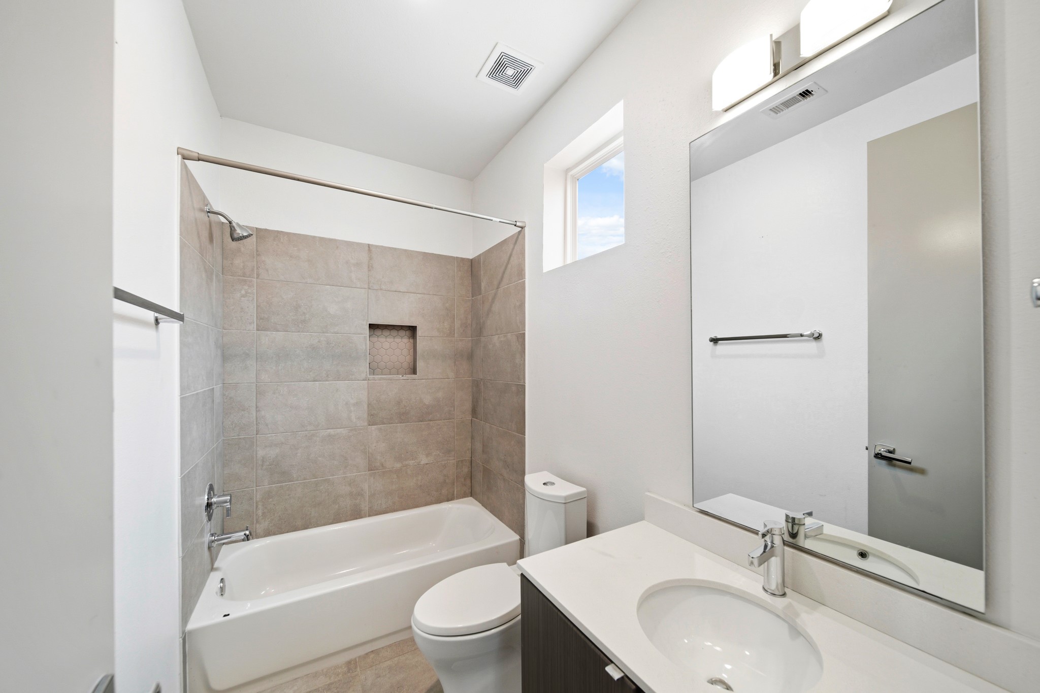 1918 Goliad Street B Property Photo 13