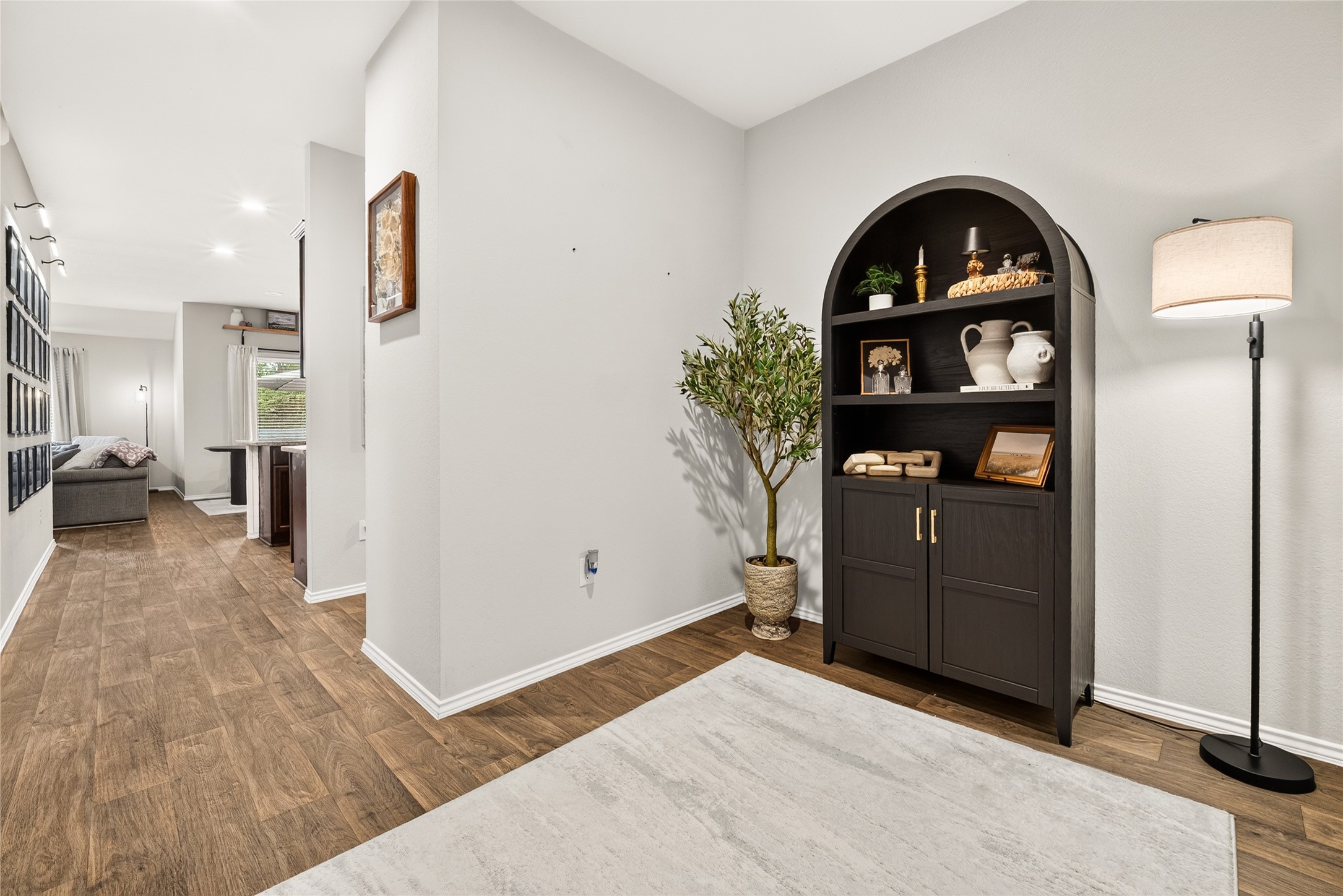 12008 New River Court Property Photo 4
