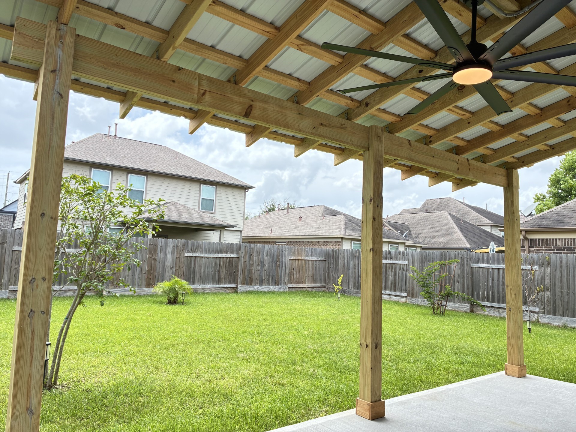 2588 Hallmark Oak Street Property Photo 11