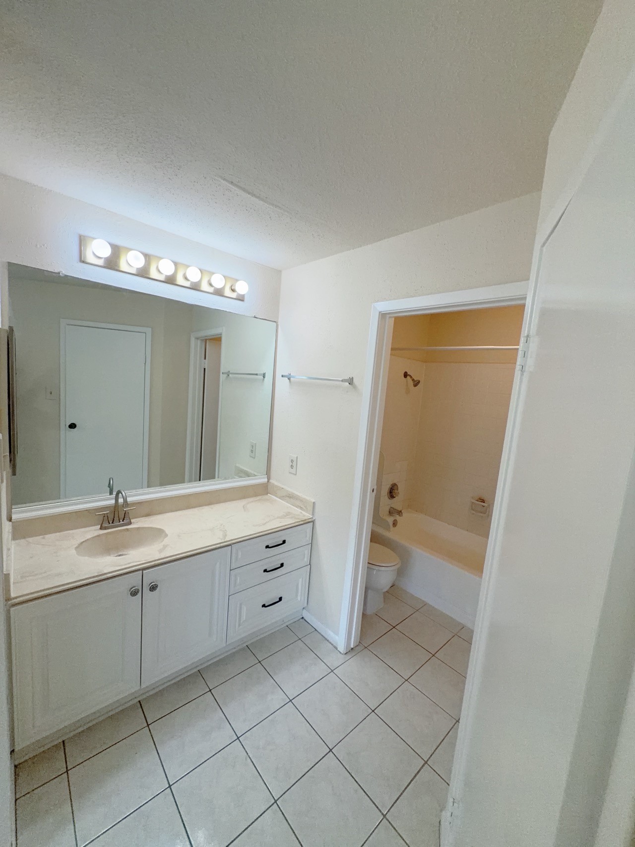 6666 Harbor Town Drive A110 Property Photo 8