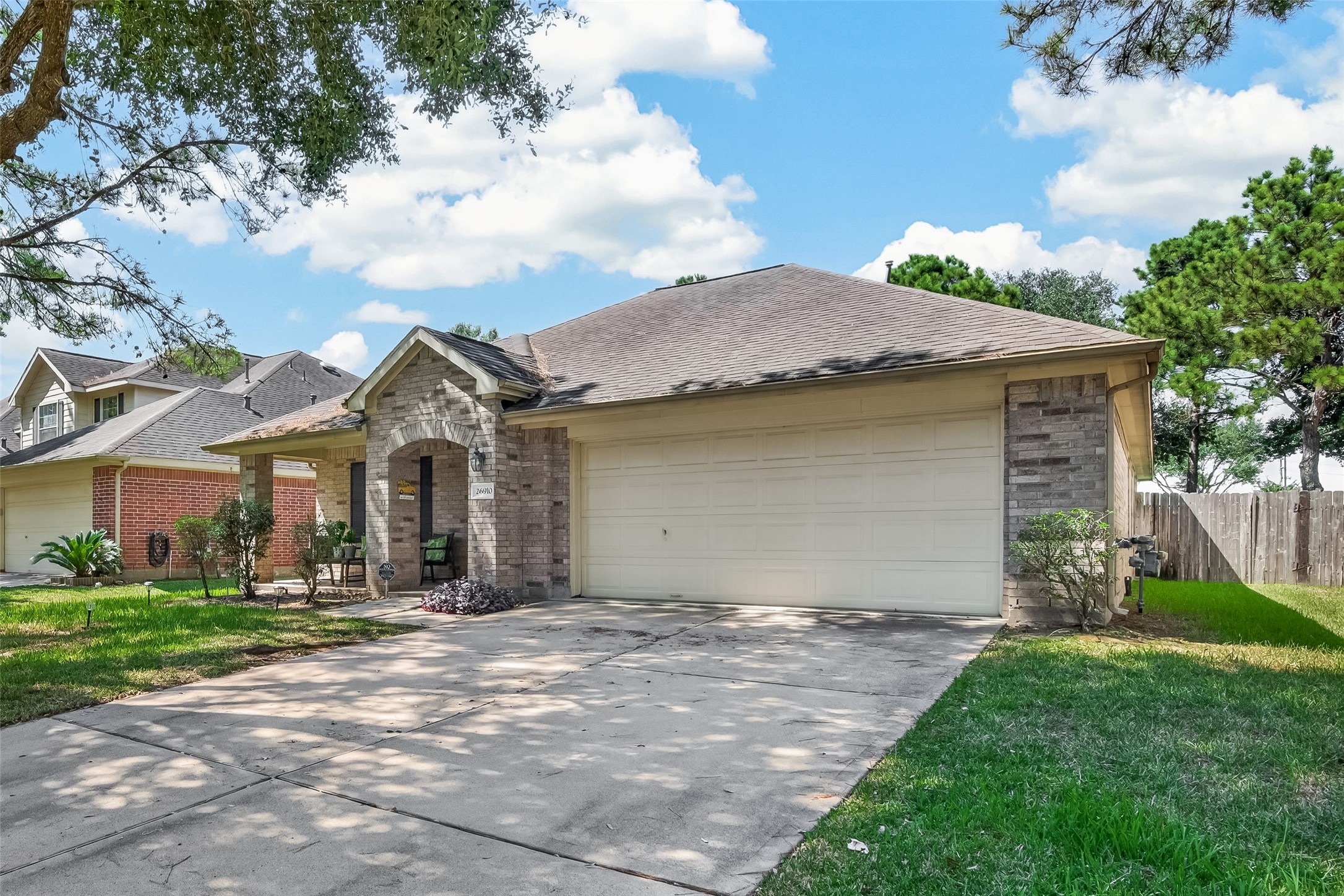 26910 Kingston Glen Lane Property Photo 1