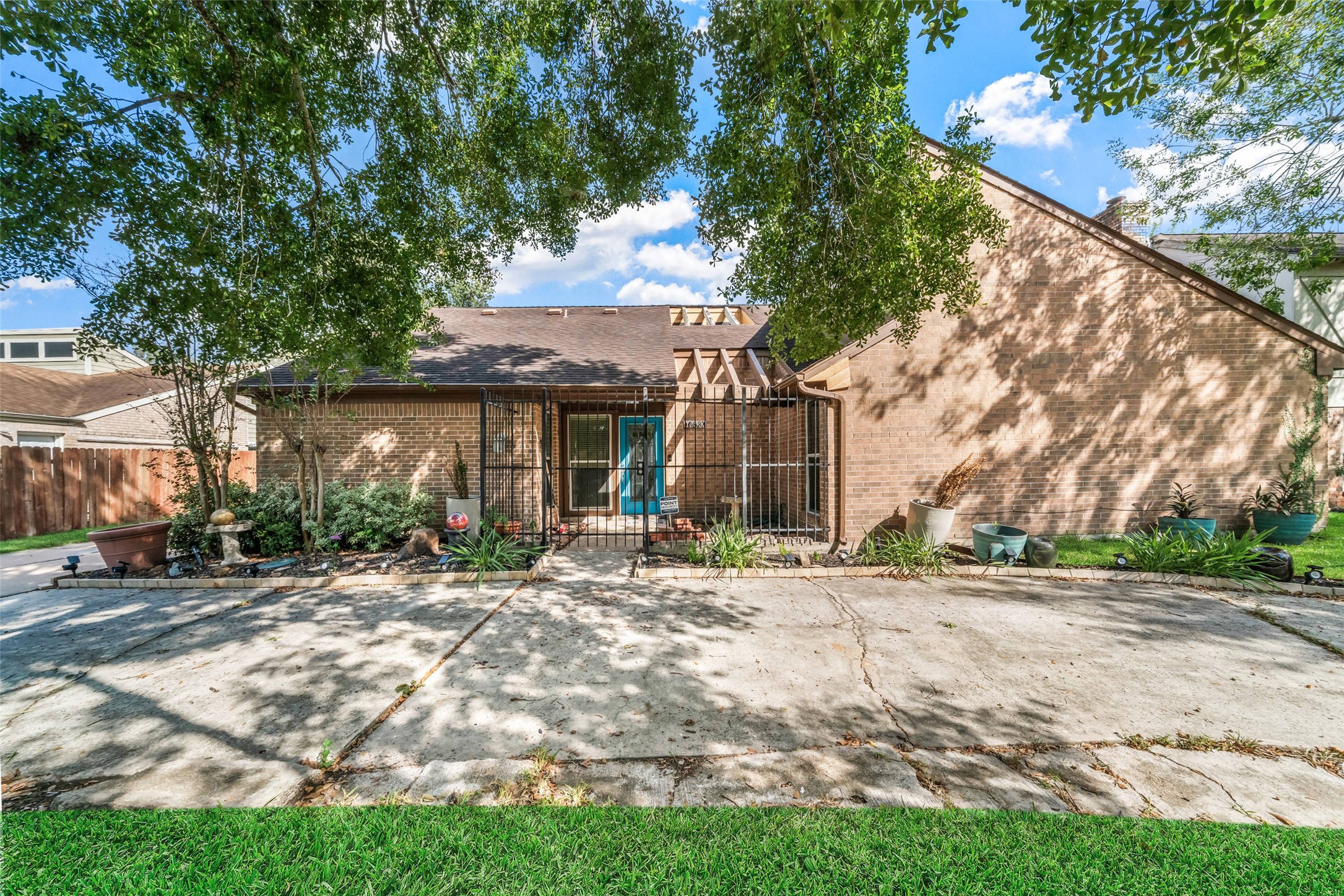 10831 Valley Hills Drive Property Photo 3