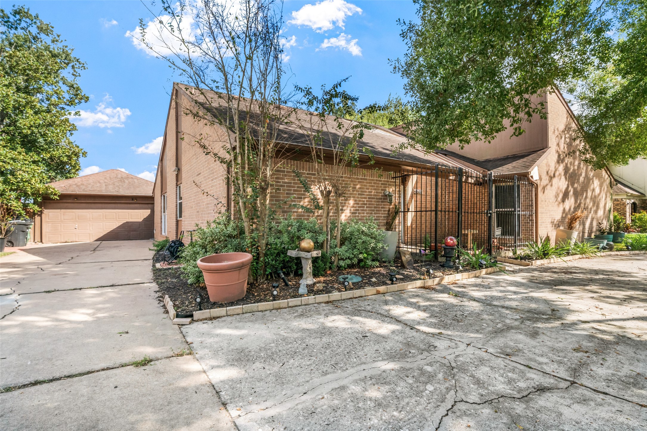 10831 Valley Hills Drive Property Photo 4